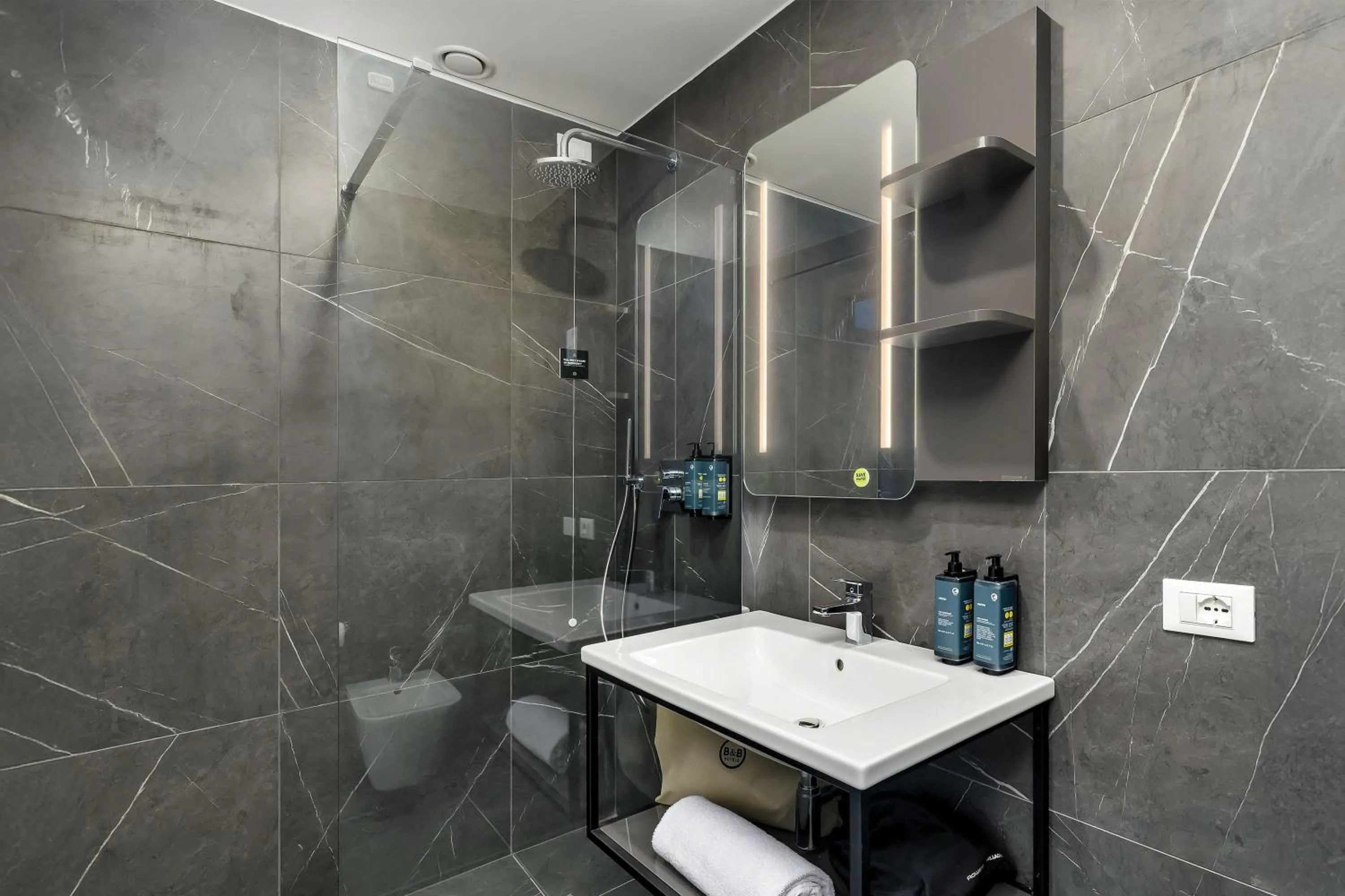 Bathroom in B&B HOTEL Venezia Laguna