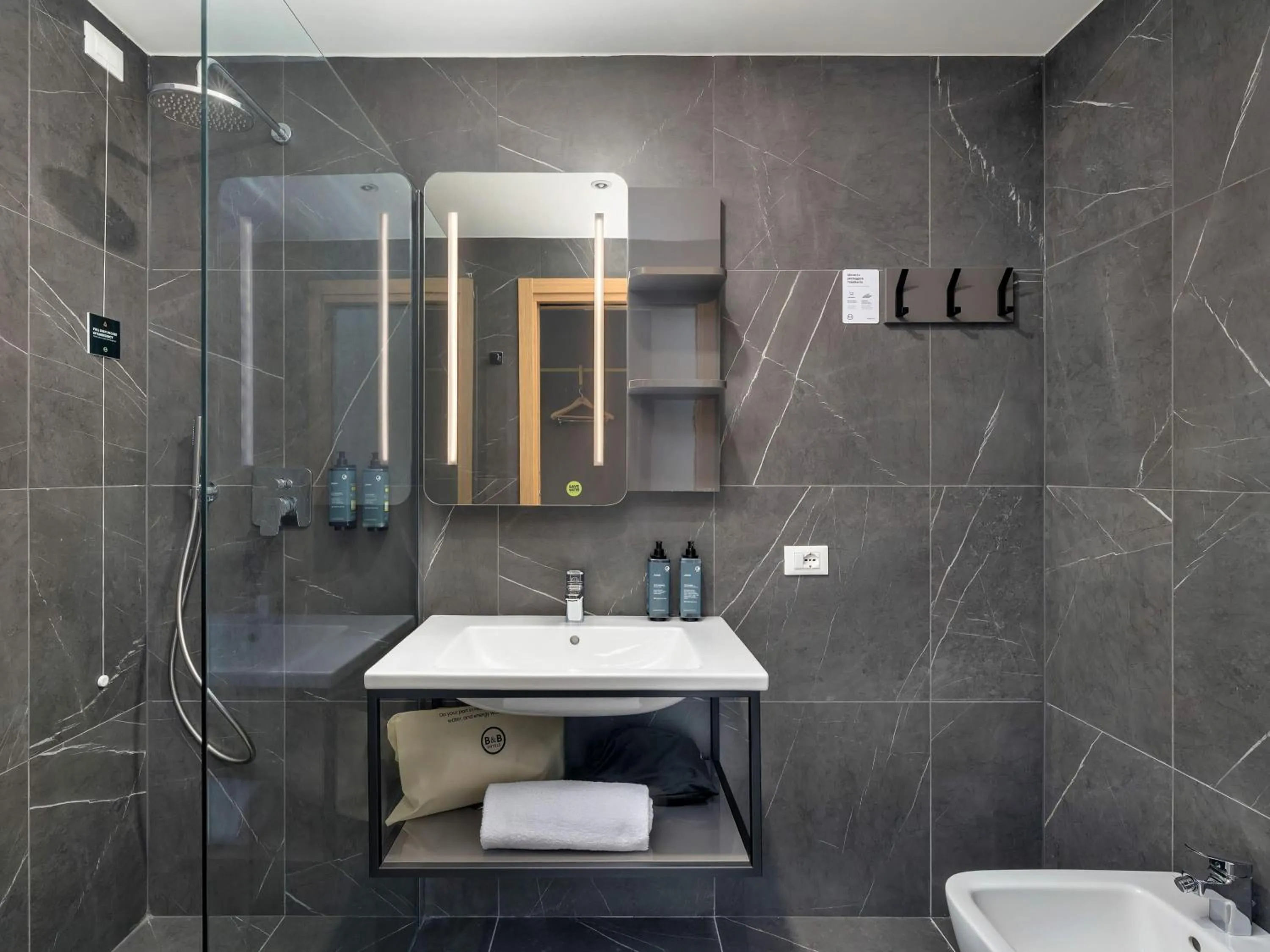 Bathroom in B&B HOTEL Venezia Laguna