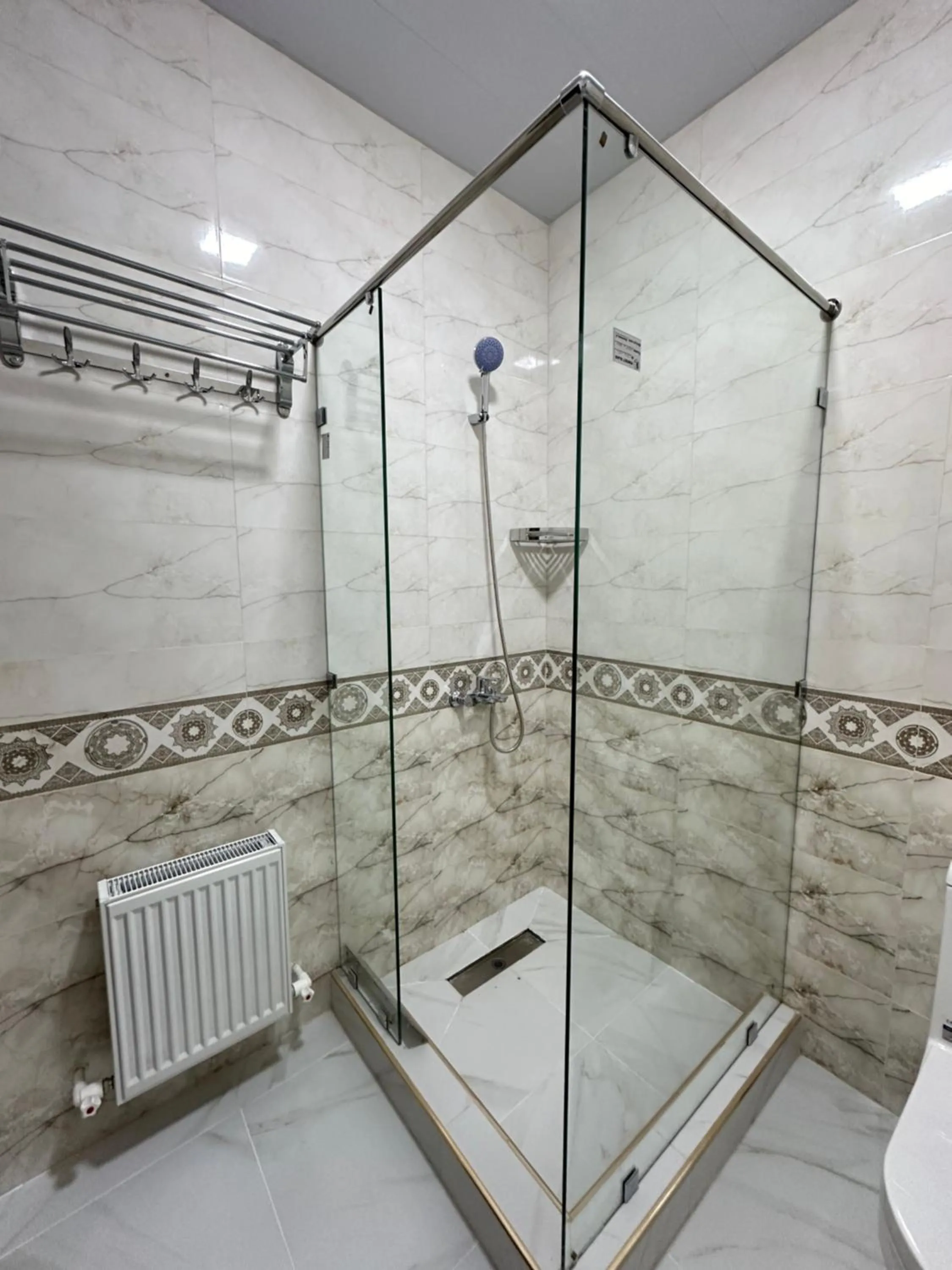 Shower in Daro Boutique