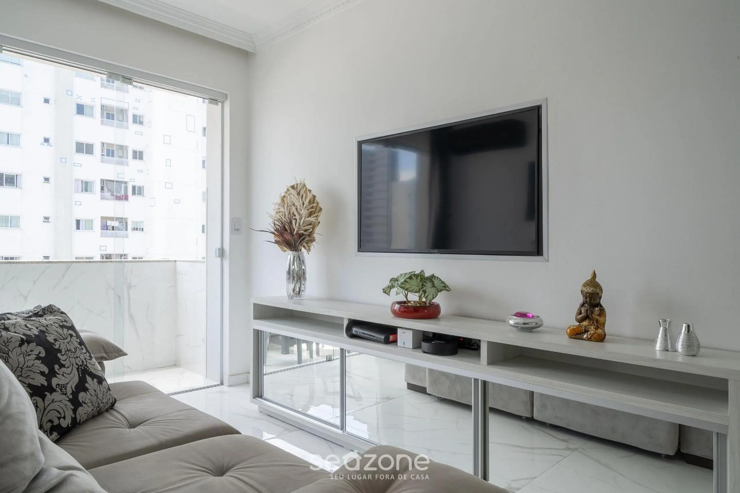 Living room in Apto Charmoso no Coração de BC EMF1003