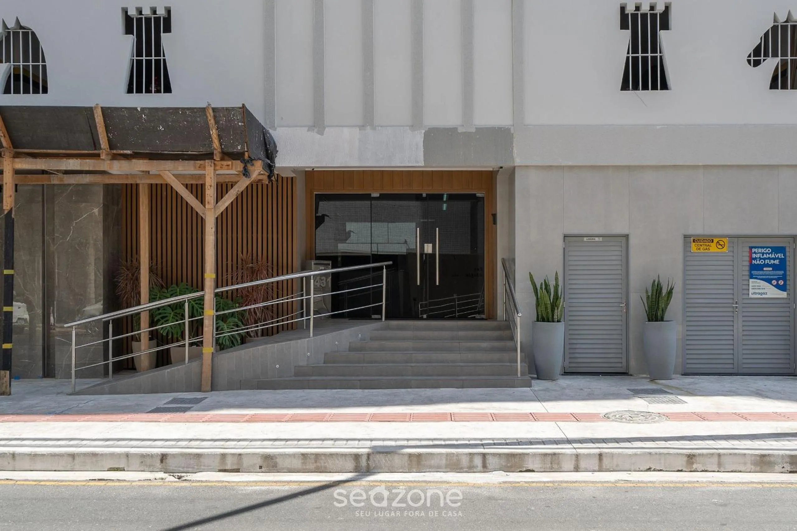 Facade/entrance in Apto Charmoso no Coração de BC EMF1003