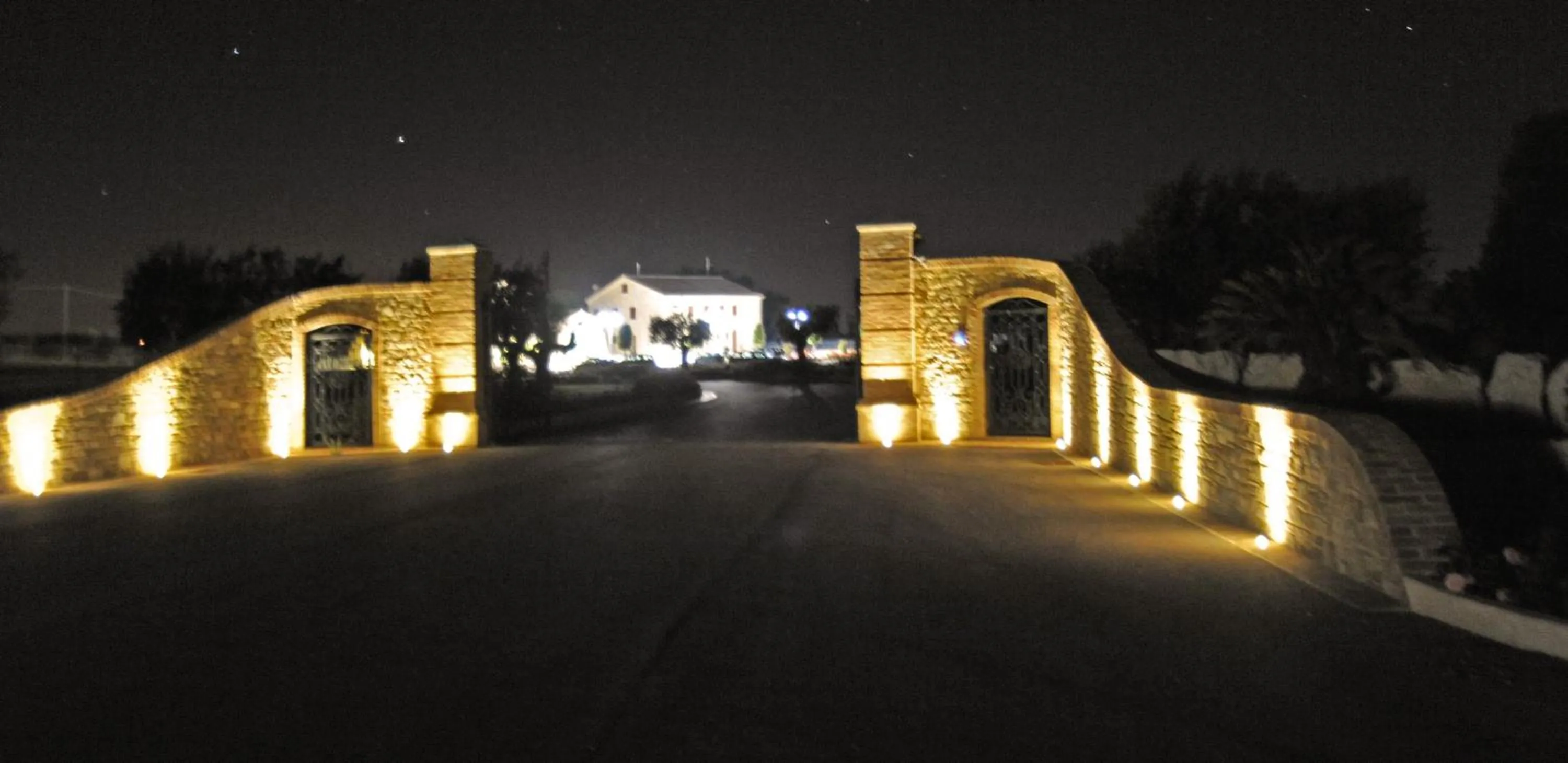 Facade/entrance in Postiglione Country House