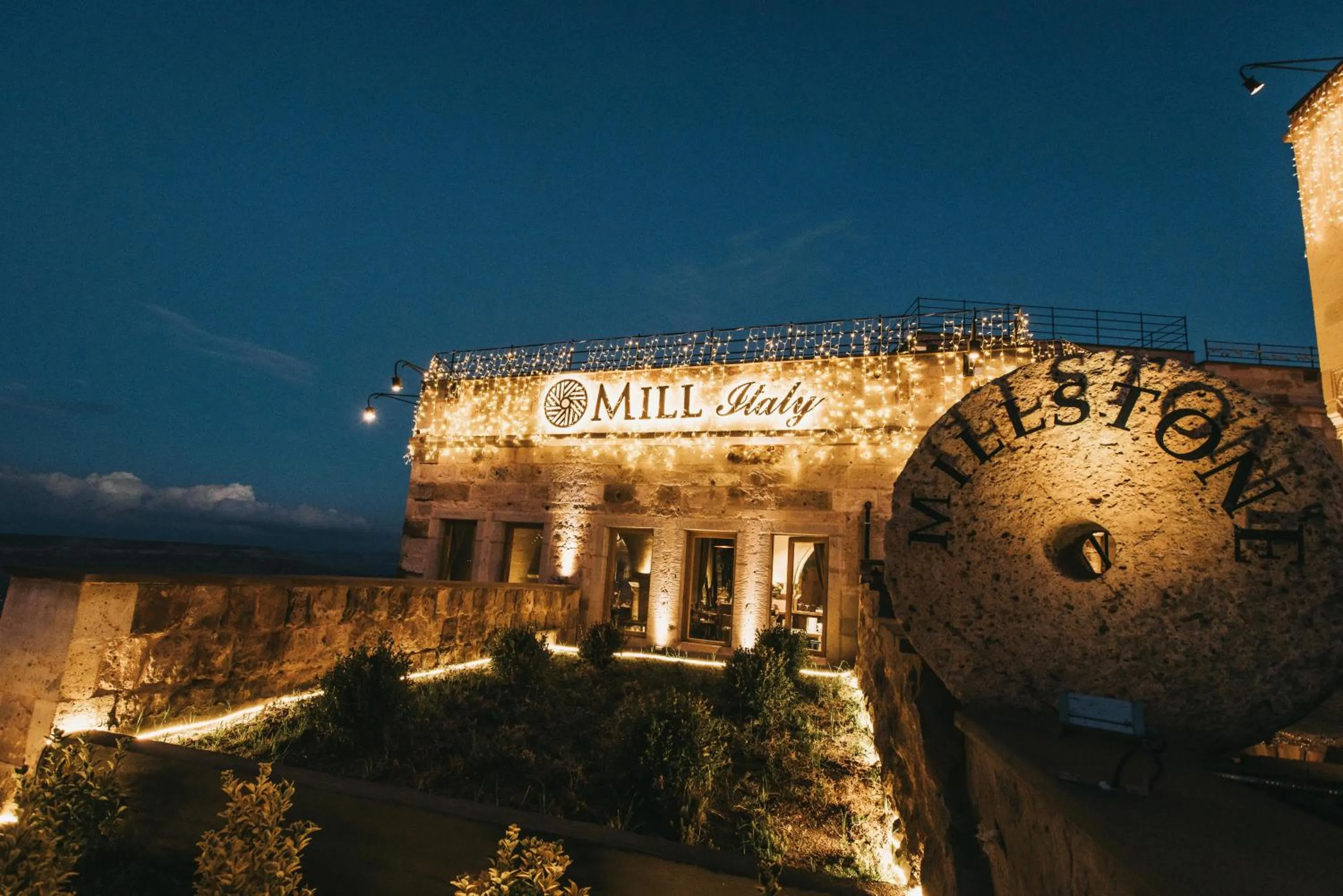 Restaurant/places to eat in Millstone Cave Suites Hotel