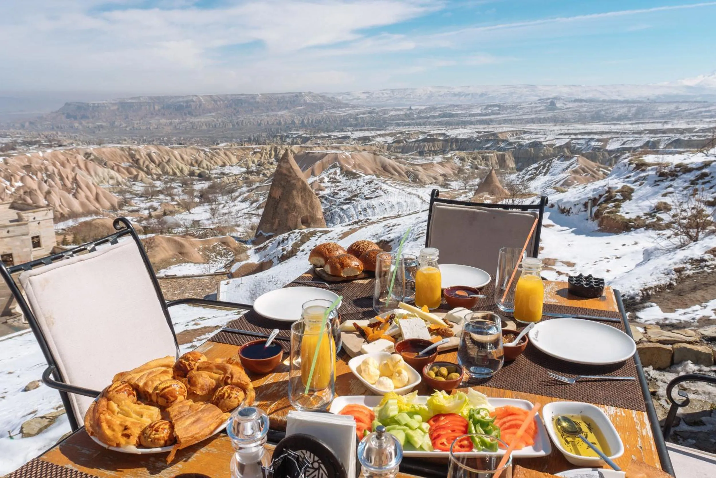 Breakfast in Millstone Cave Suites Hotel