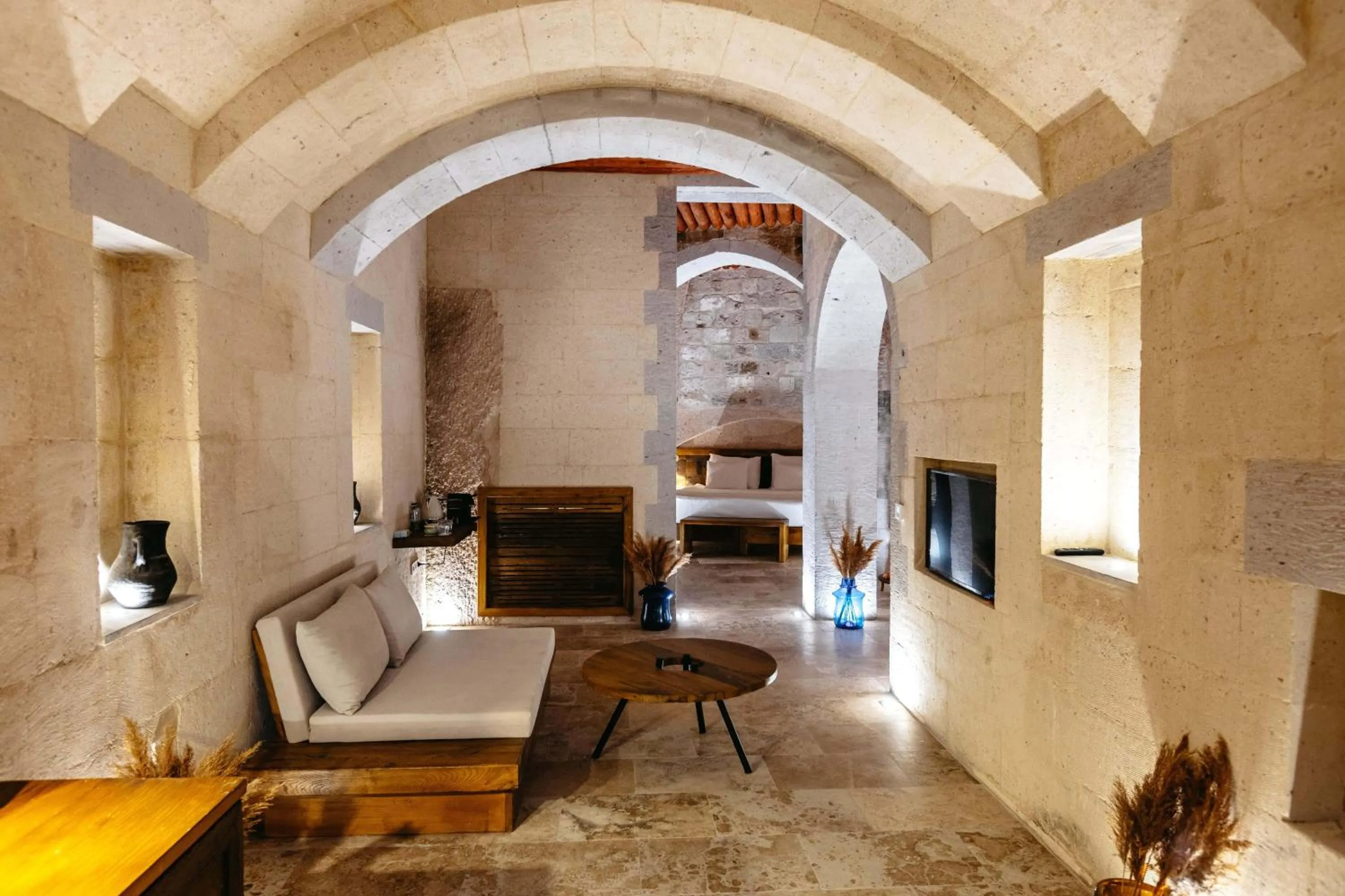 Photo of the whole room in Millstone Cave Suites Hotel