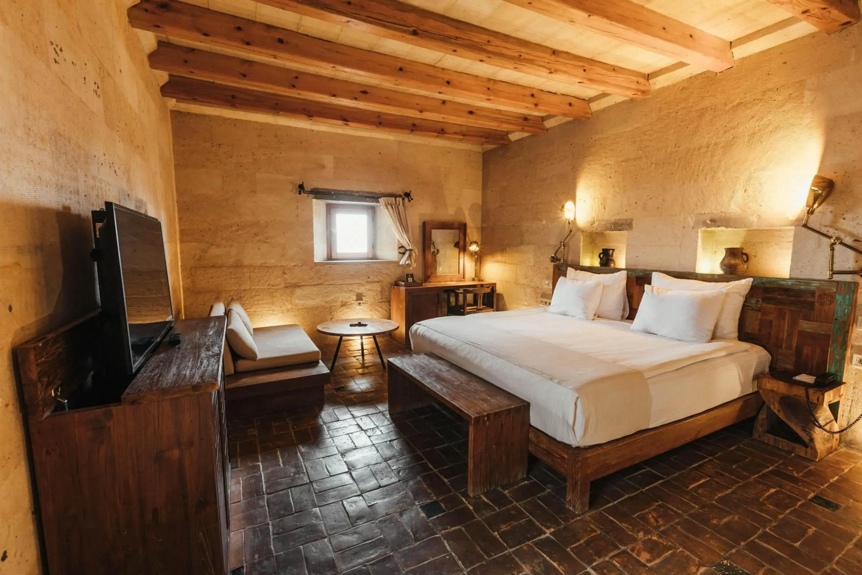 Photo of the whole room, Bed in Millstone Cave Suites Hotel Photo of the whole room, Bed in Millstone Cave Suites Hotel