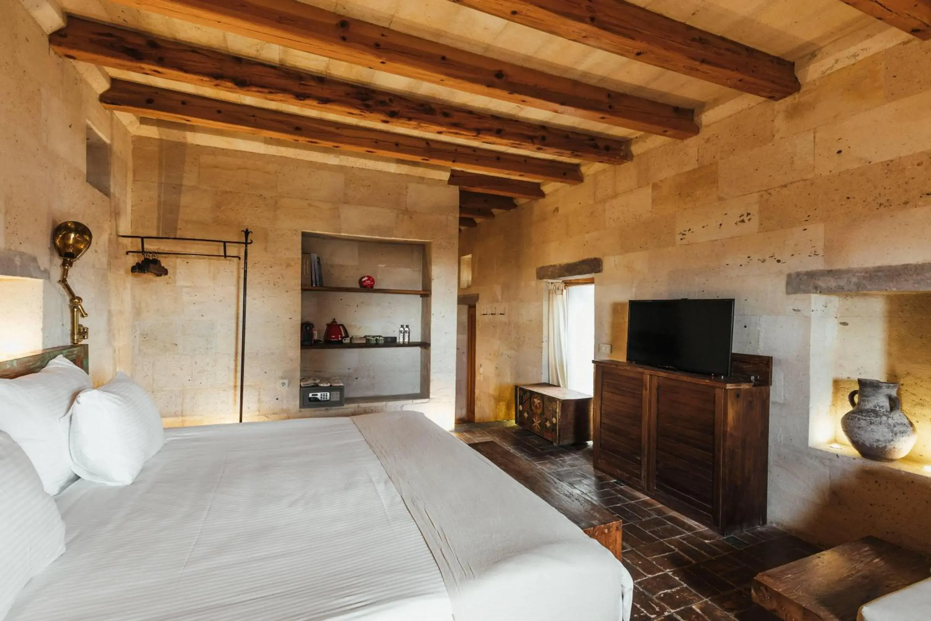 Photo of the whole room, Bed in Millstone Cave Suites Hotel Photo of the whole room, Bed in Millstone Cave Suites Hotel