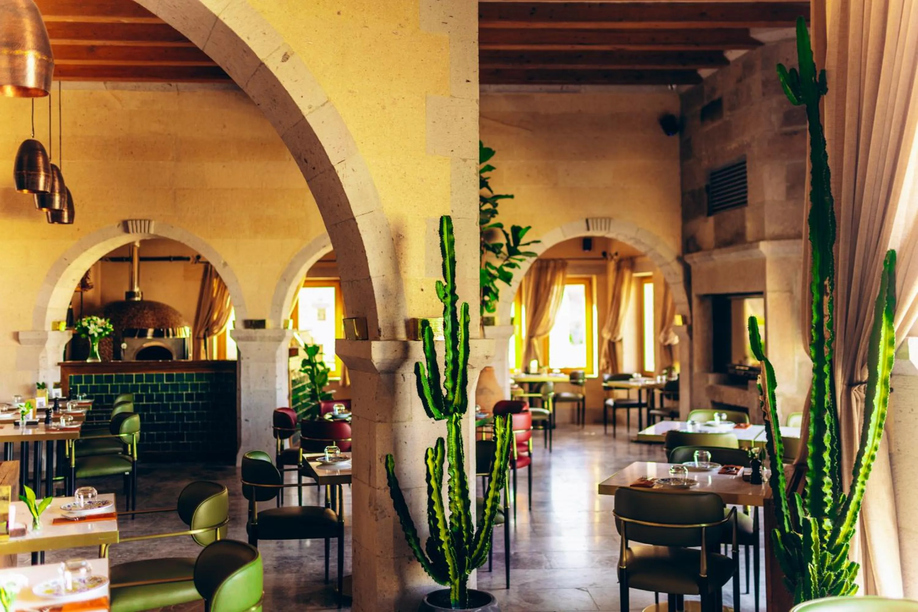 Restaurant/places to eat in Millstone Cave Suites Hotel