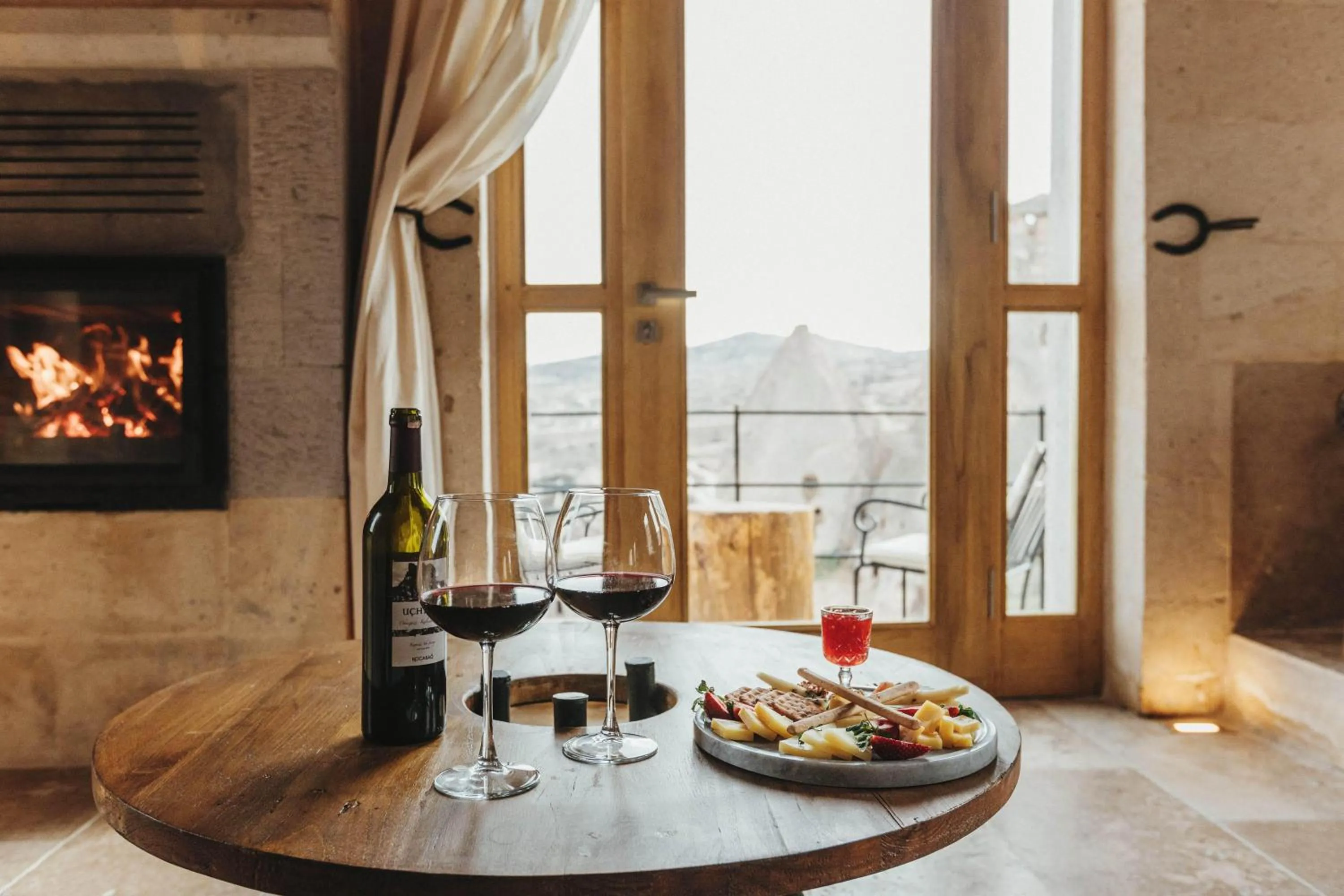 Photo of the whole room in Millstone Cave Suites Hotel