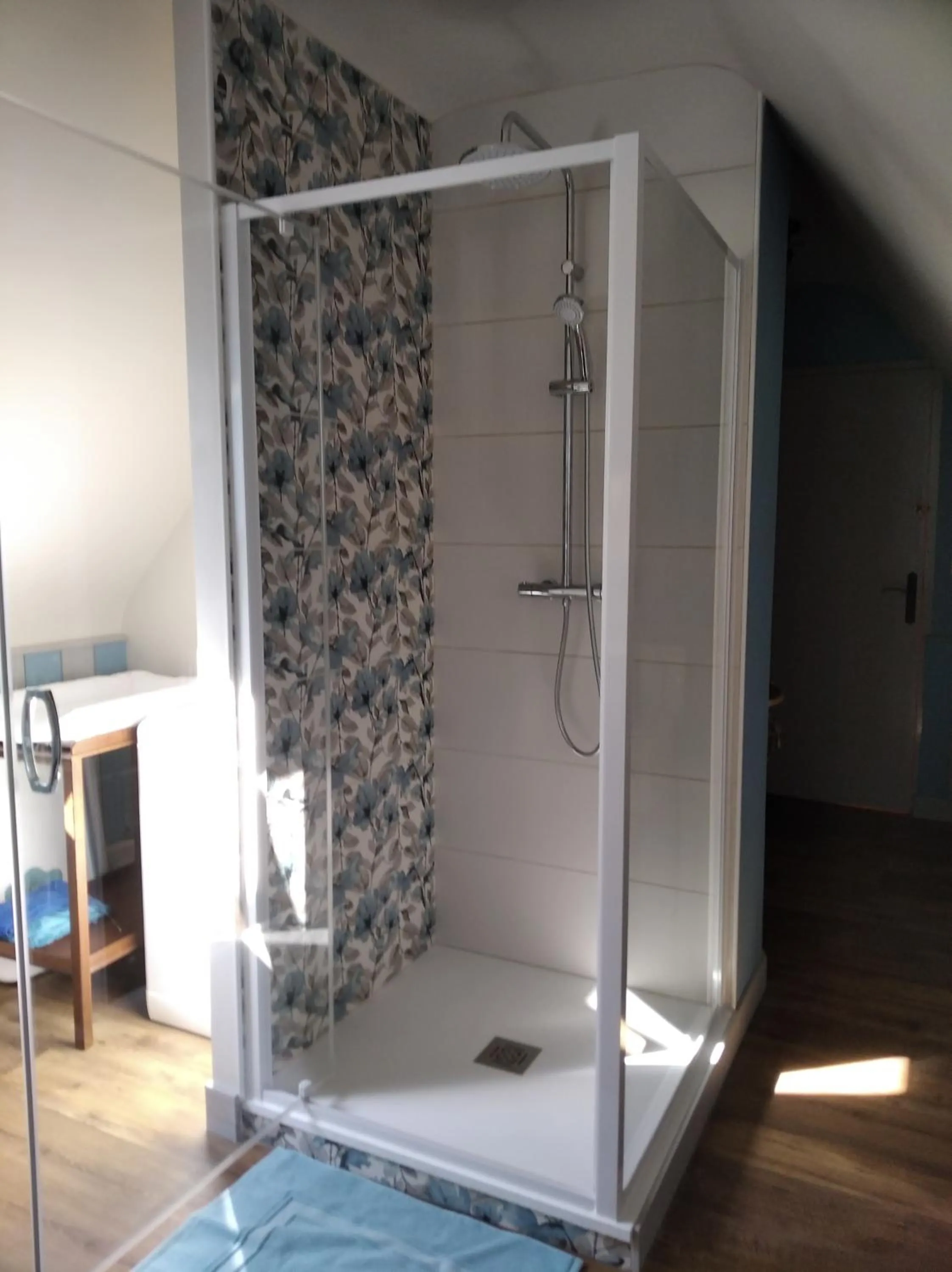 Shower in Maison dans un environnement boisé très calme