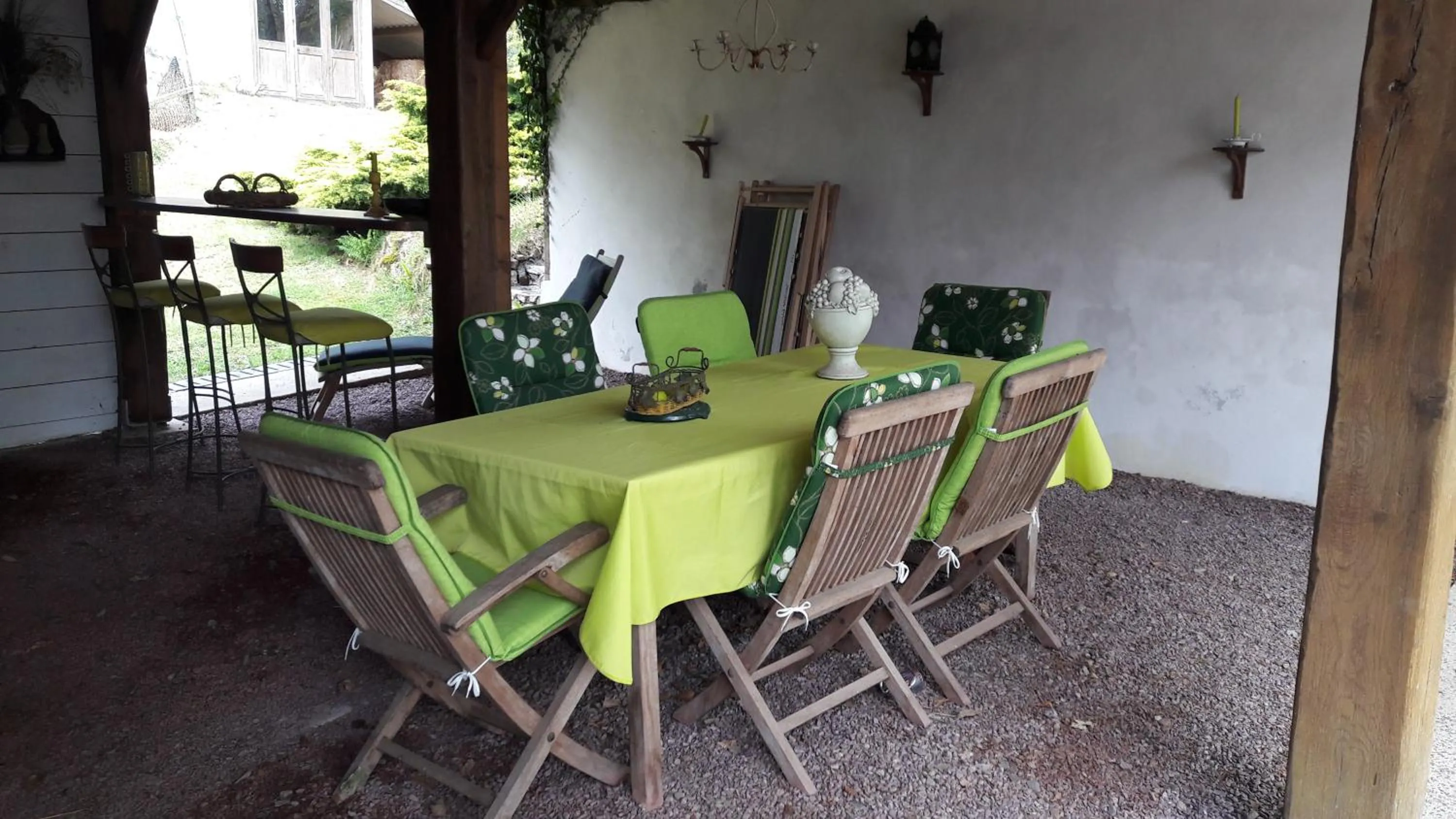 Patio in Maison dans un environnement boisé très calme