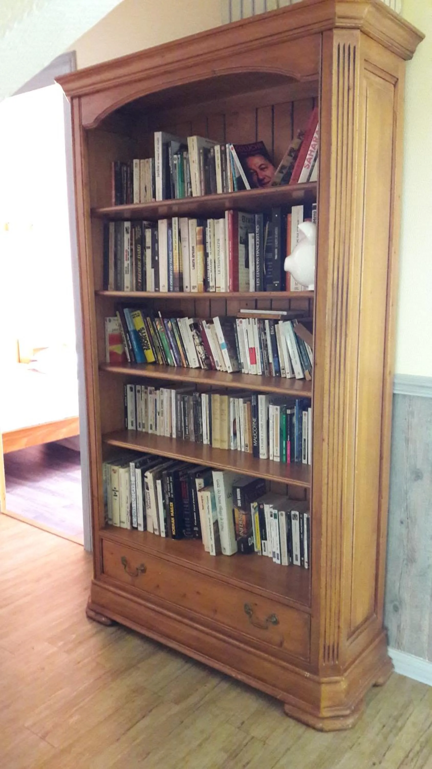 Library in Maison dans un environnement boisé très calme