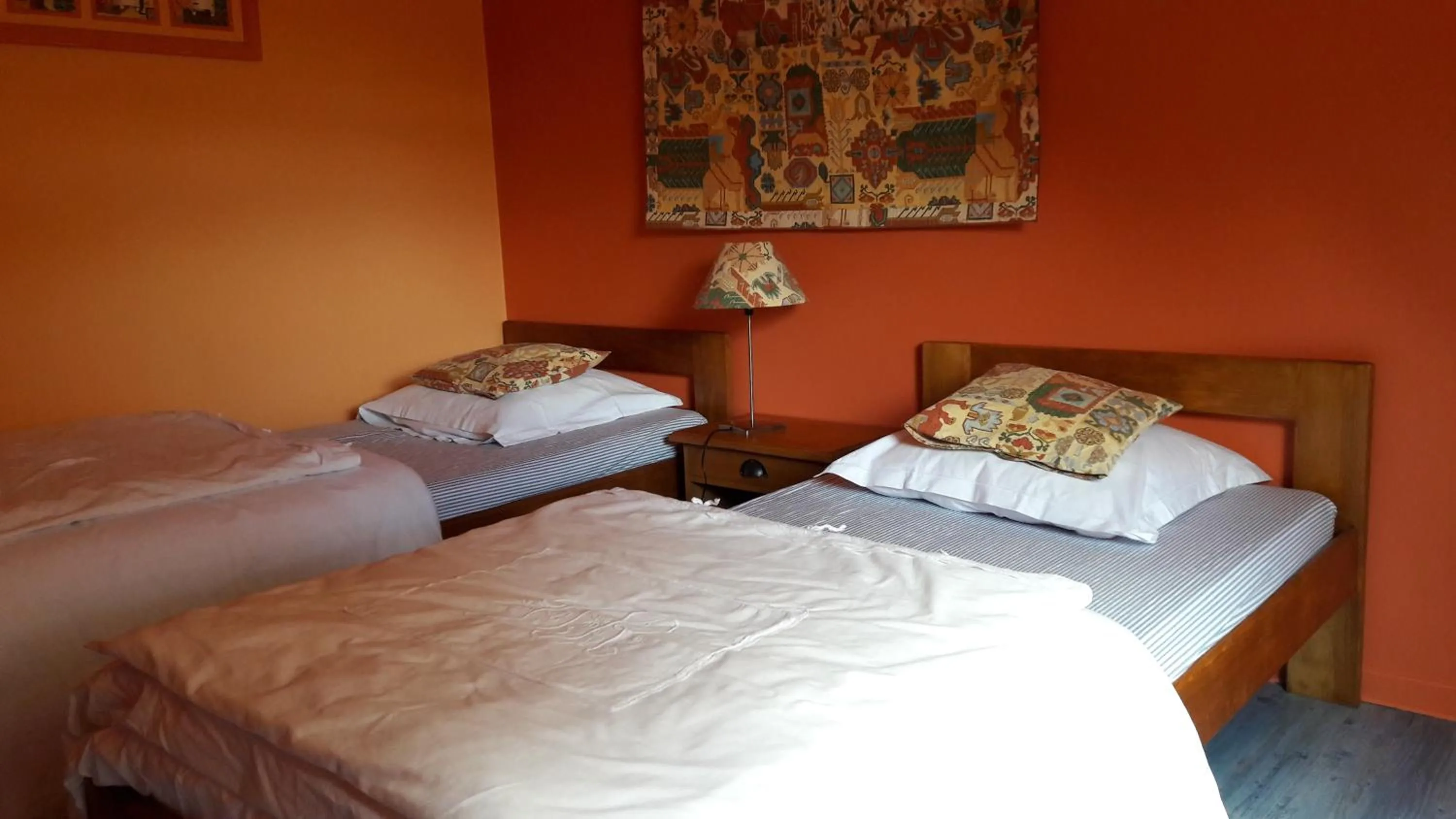 Photo of the whole room, Bed in Maison dans un environnement boisé très calme