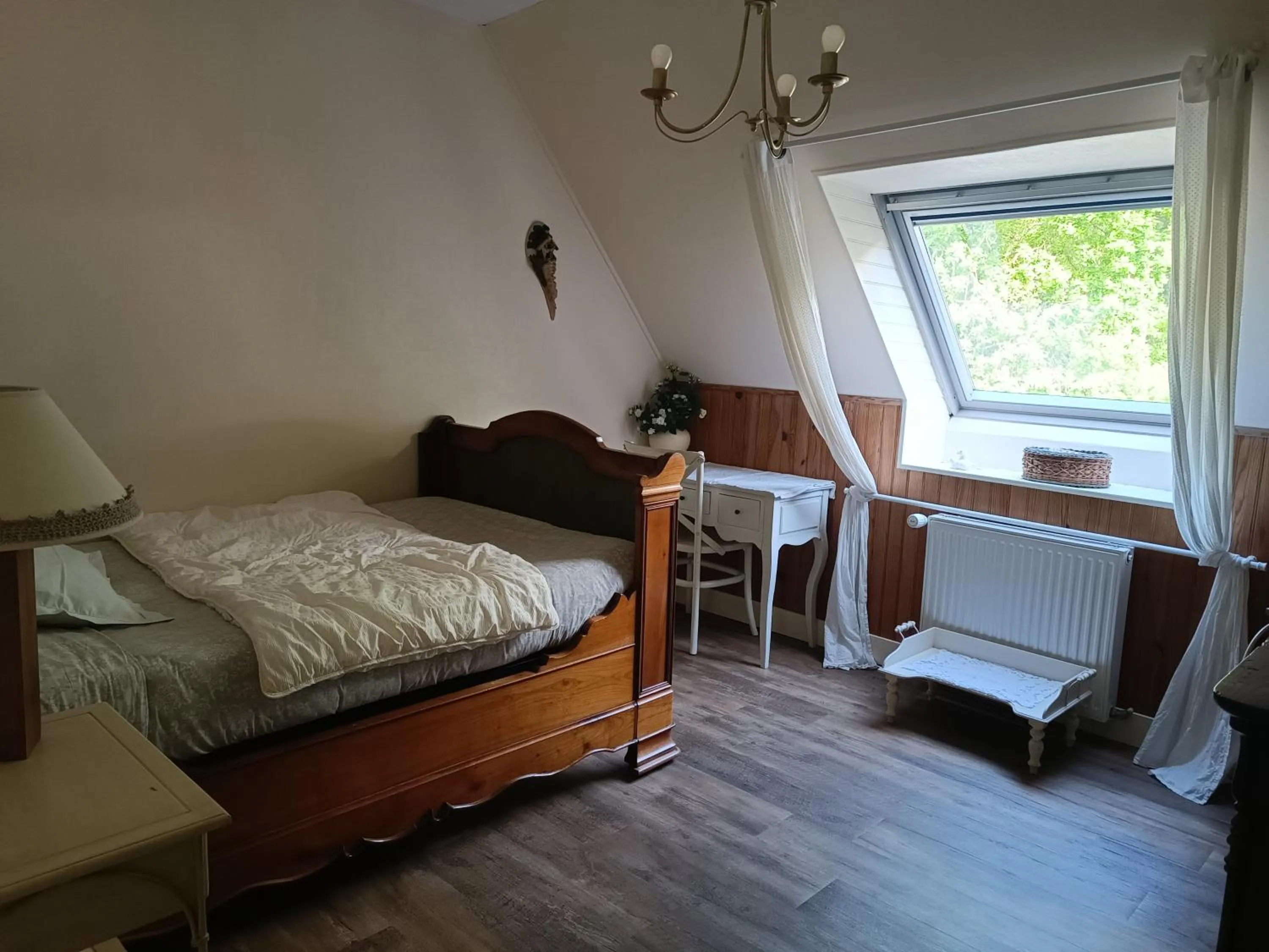 Bedroom, Bed in Maison dans un environnement boisé très calme