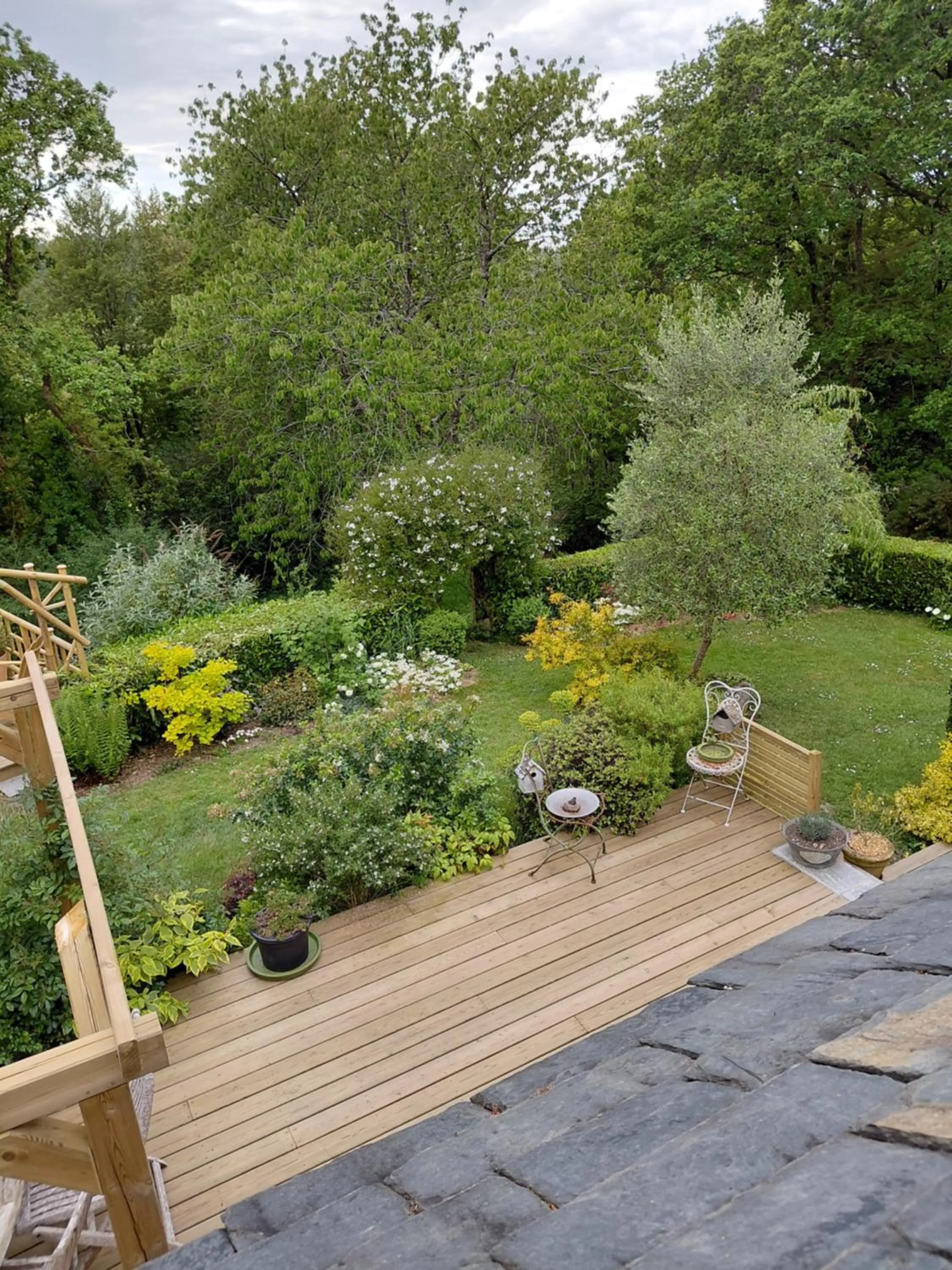 Garden view in Maison dans un environnement boisé très calme