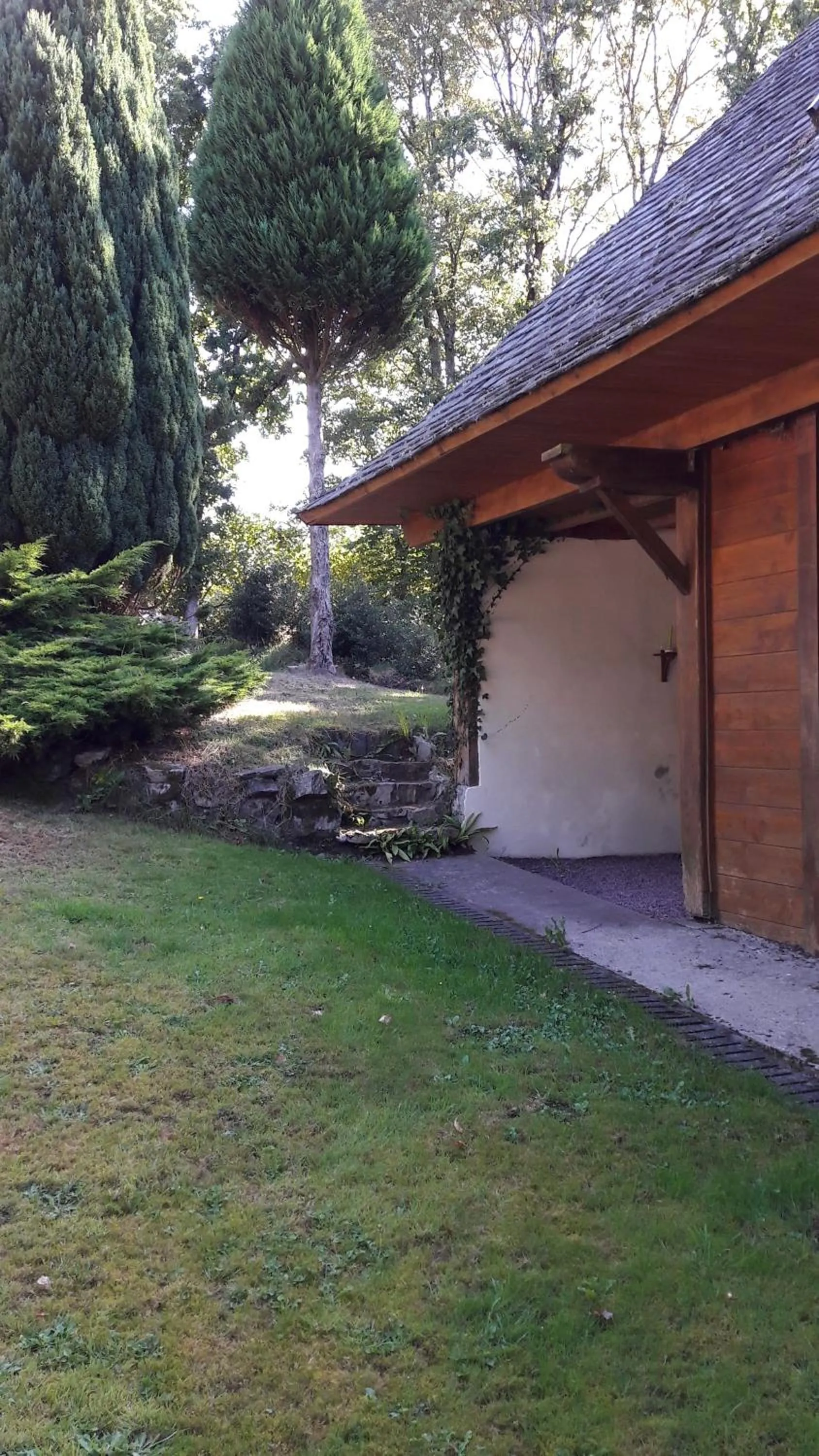Garden in Maison dans un environnement boisé très calme