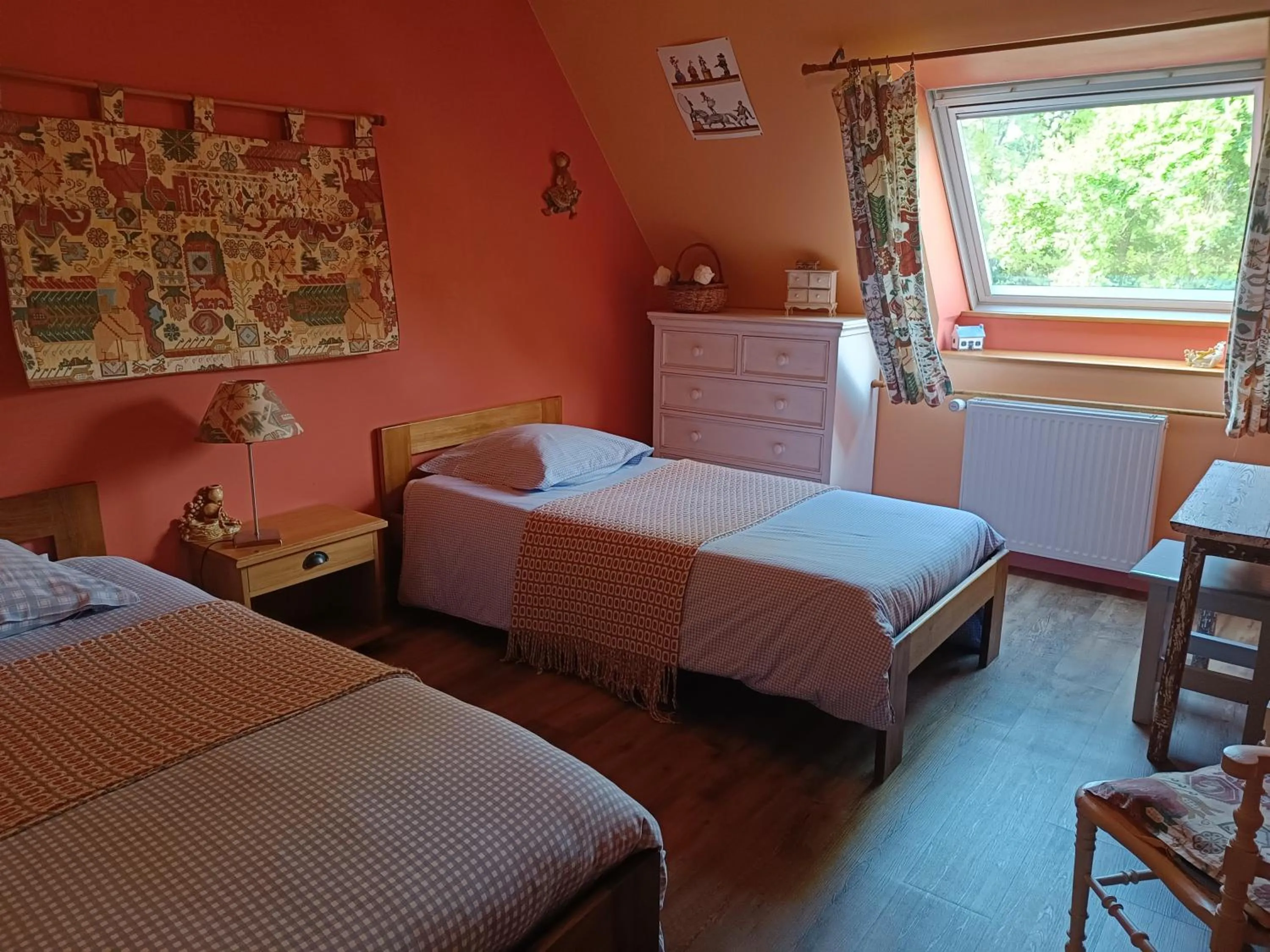 Bedroom, Bed in Maison dans un environnement boisé très calme