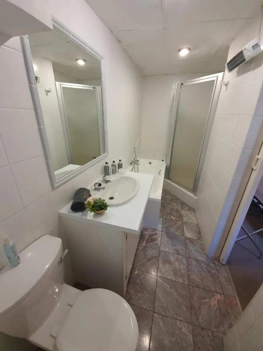 Bathroom in Florentia Guest House