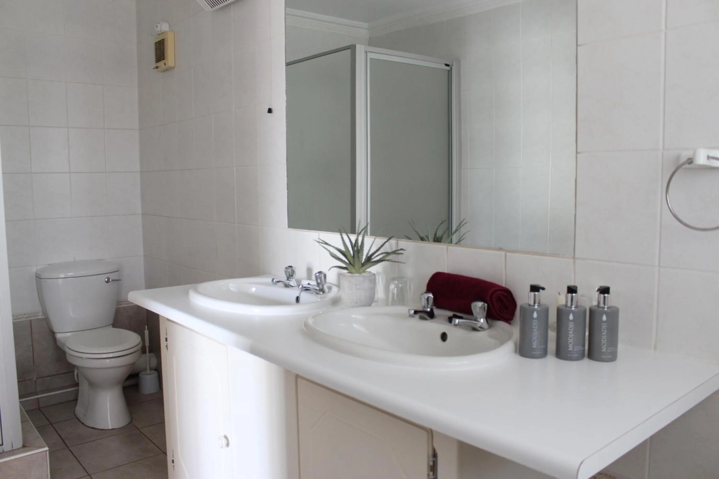 Bathroom in Florentia Guest House