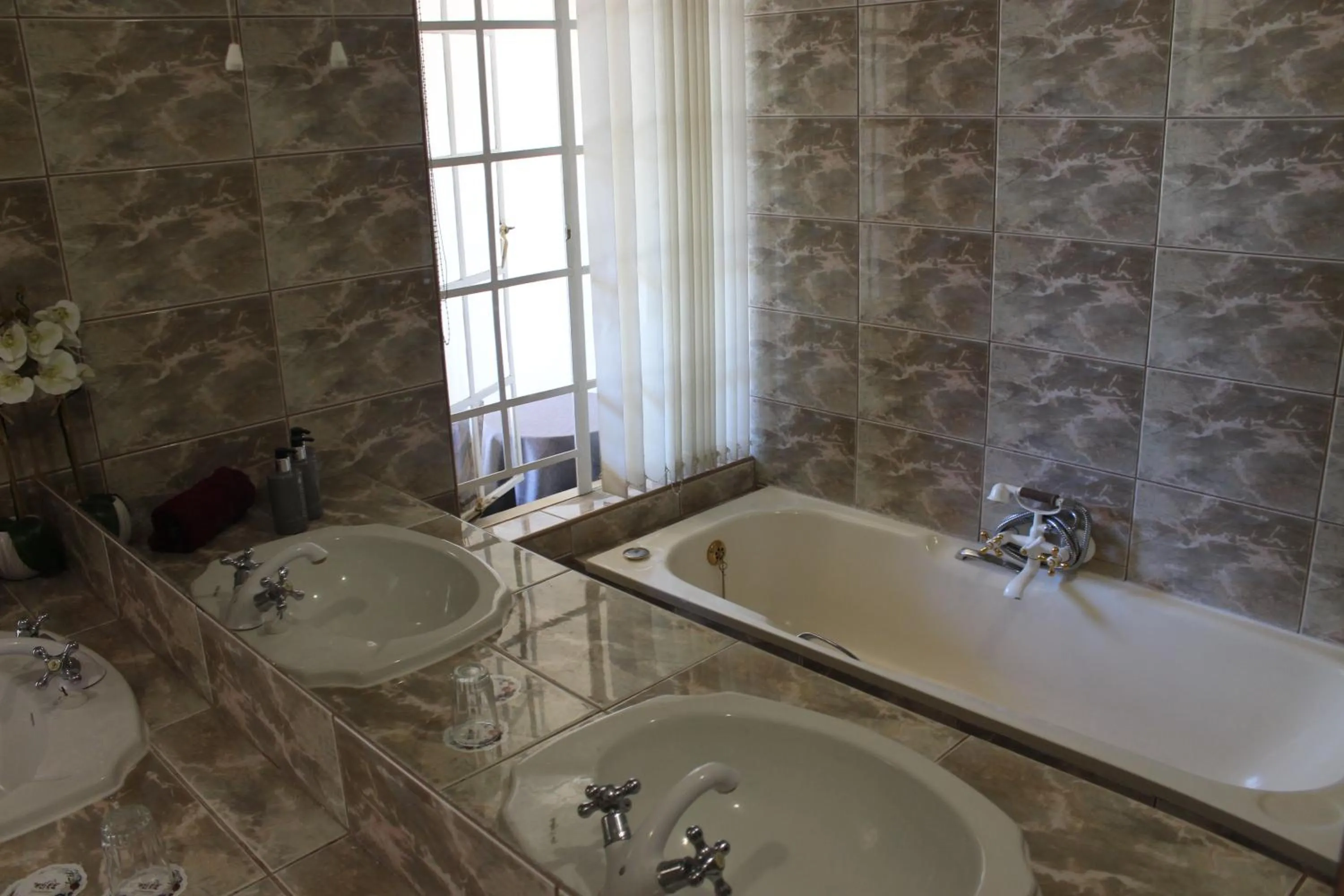 Bathroom in Florentia Guest House