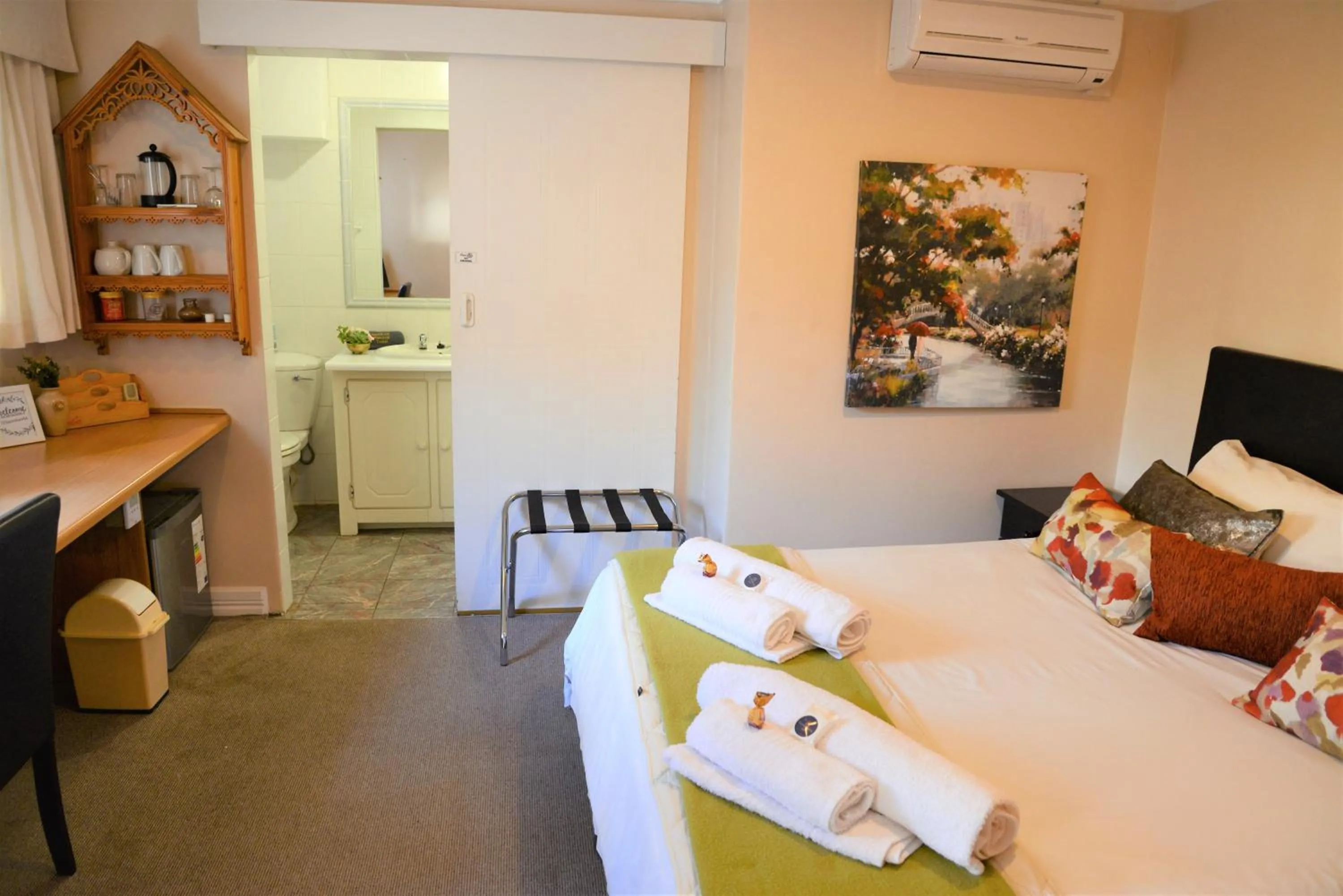Photo of the whole room, Bed in Florentia Guest House