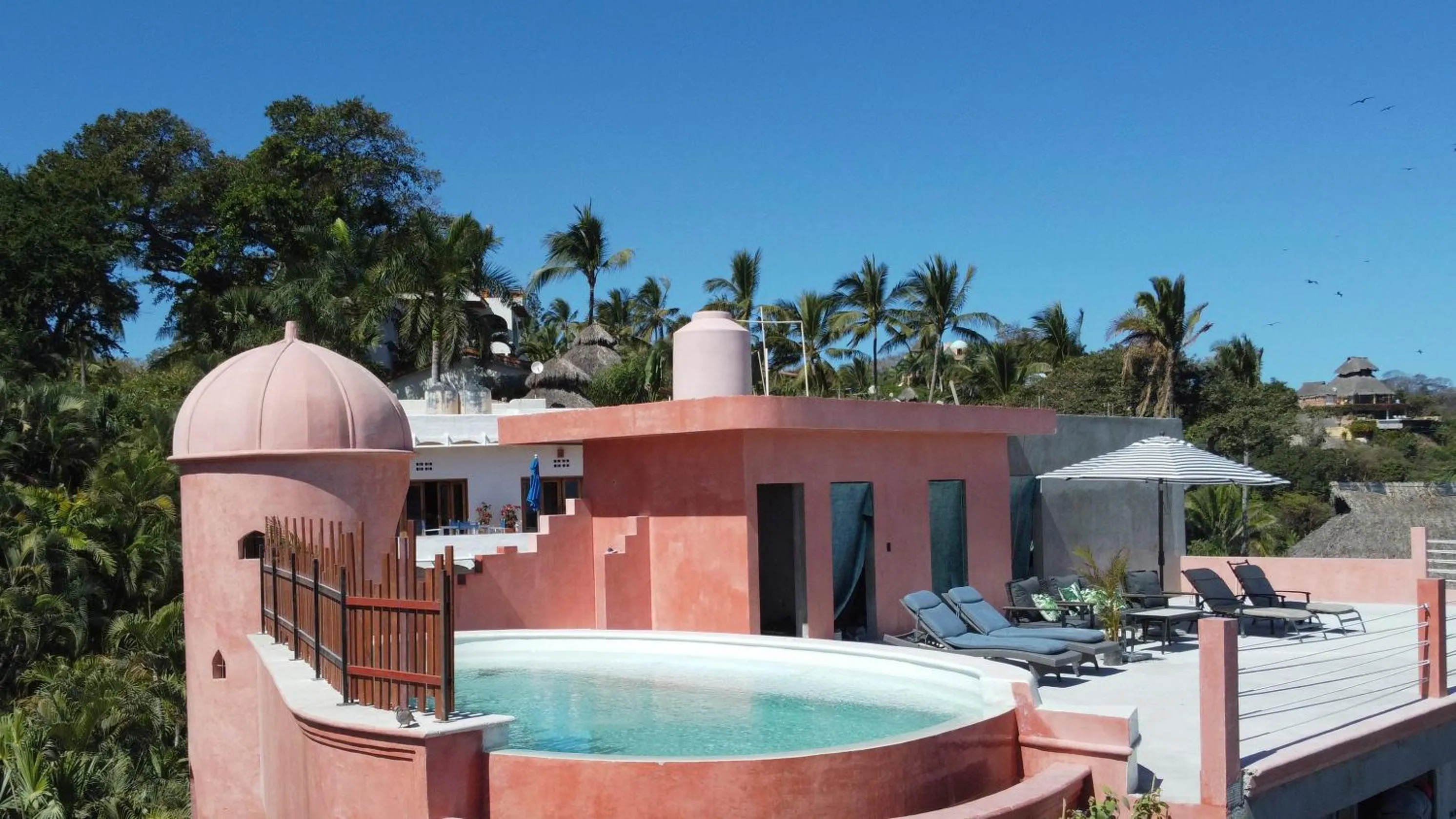 Swimming pool in Nomada Wellness Hotel
