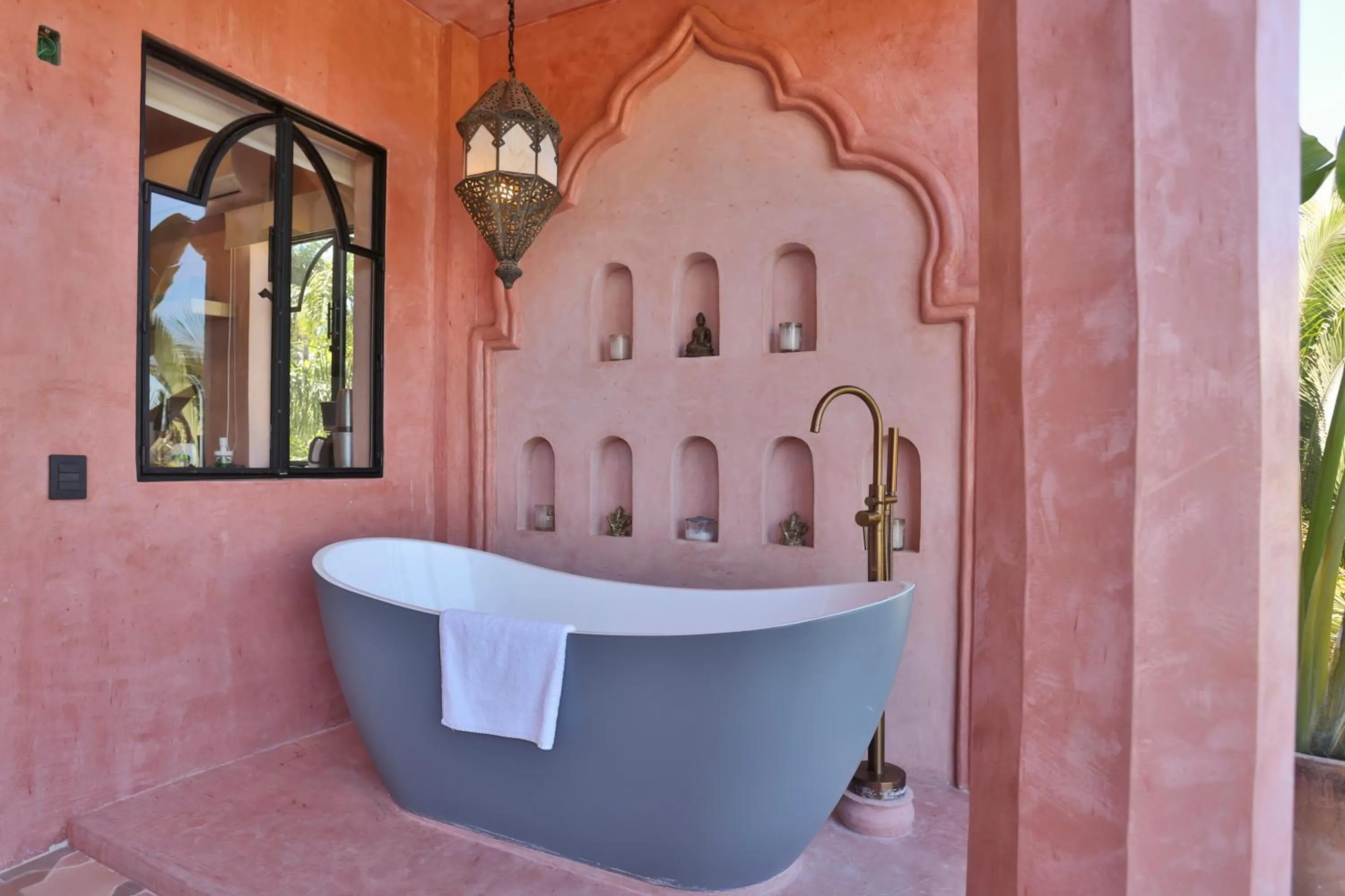 Bath in Nomada Wellness Hotel