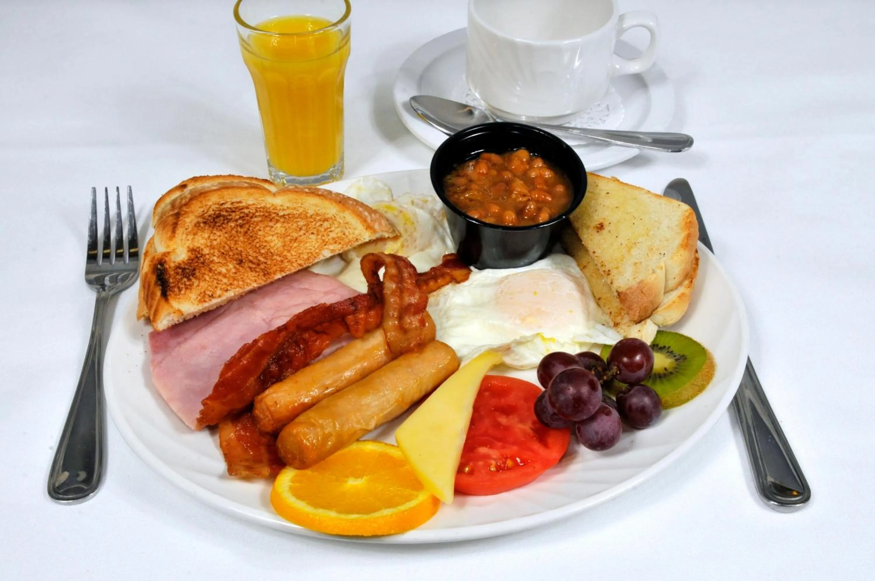 American breakfast in Ermitage Saint-Antoine