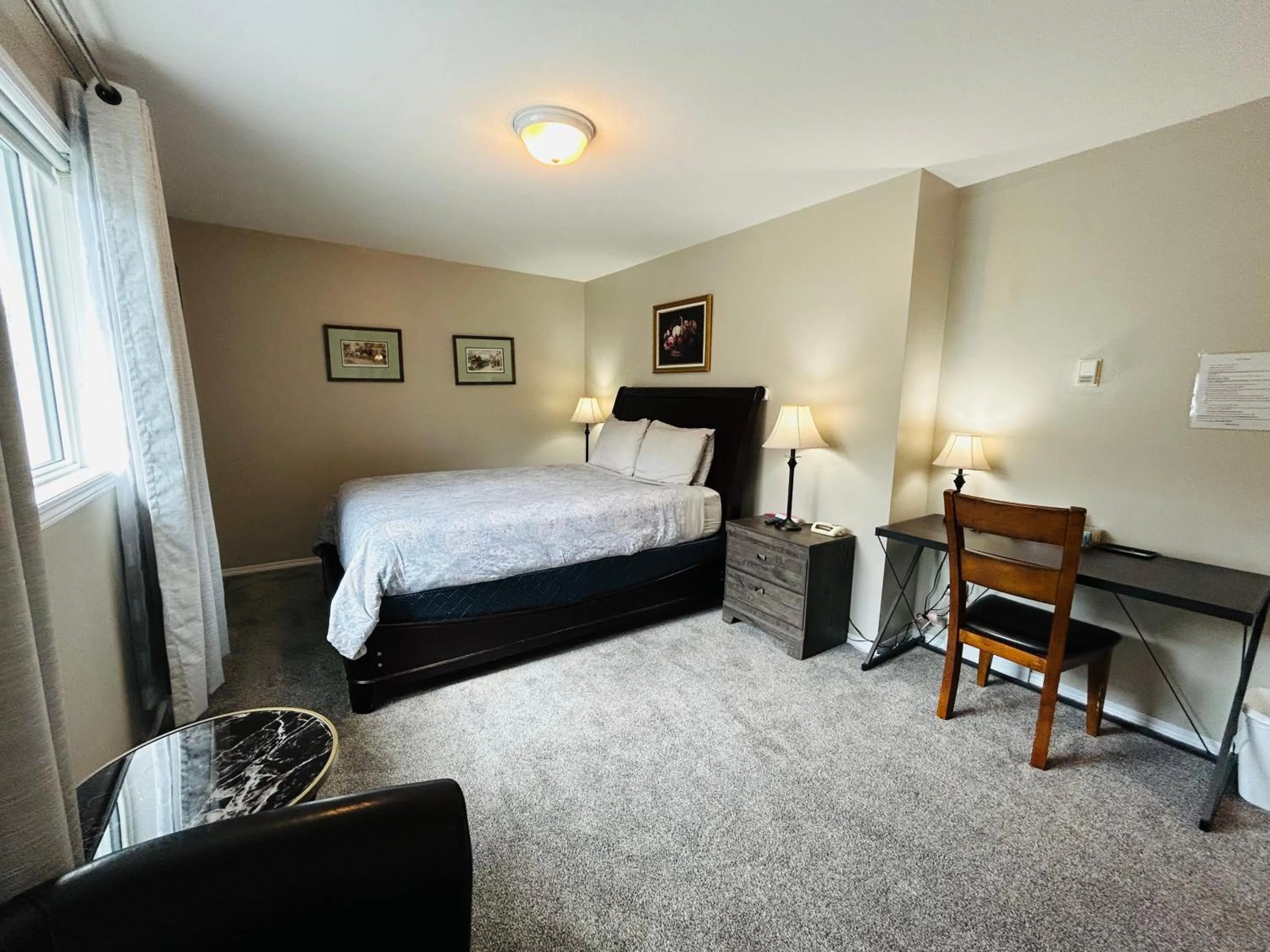 Bed in Midnight Sun Inn