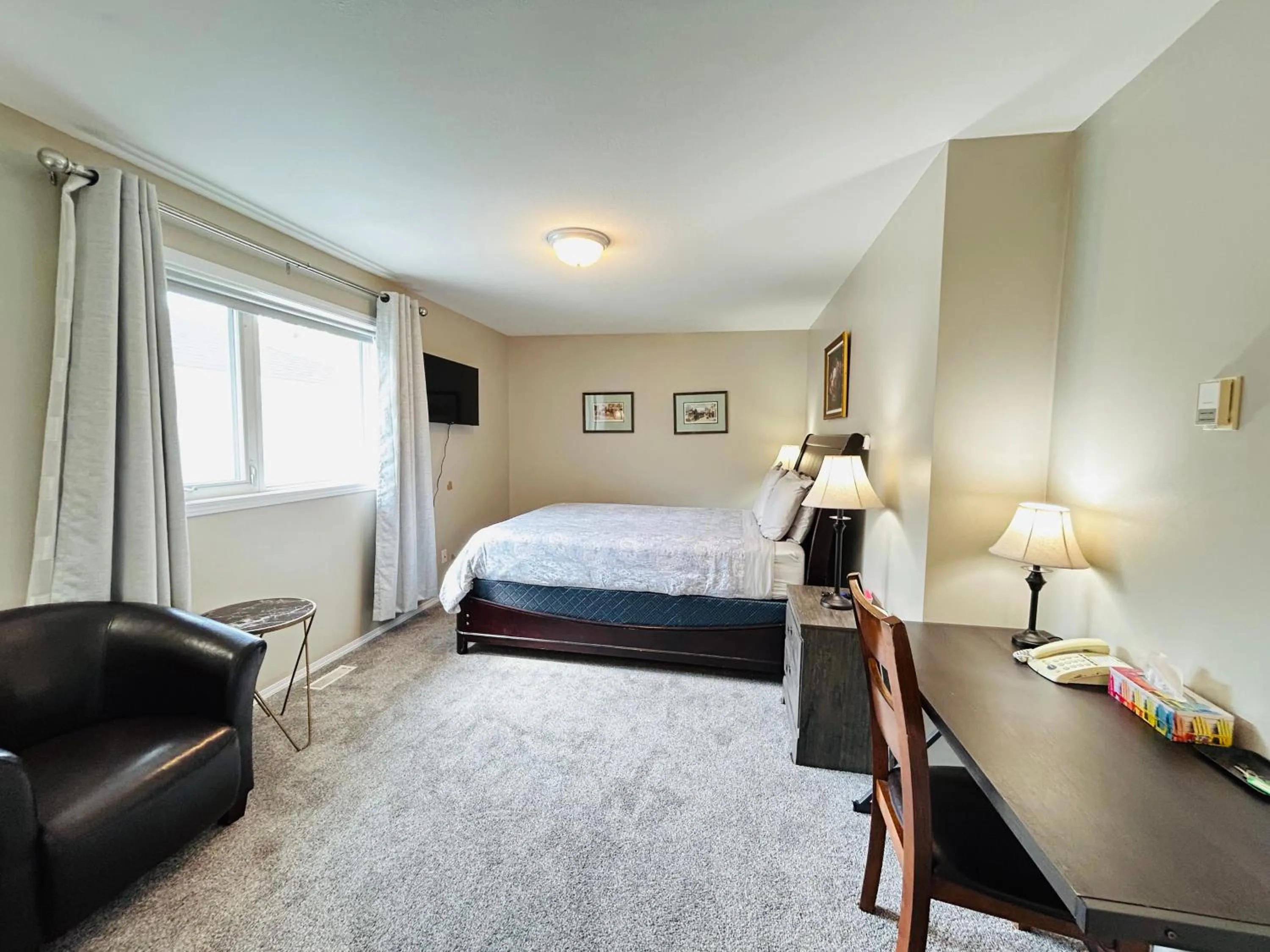 Bed in Midnight Sun Inn