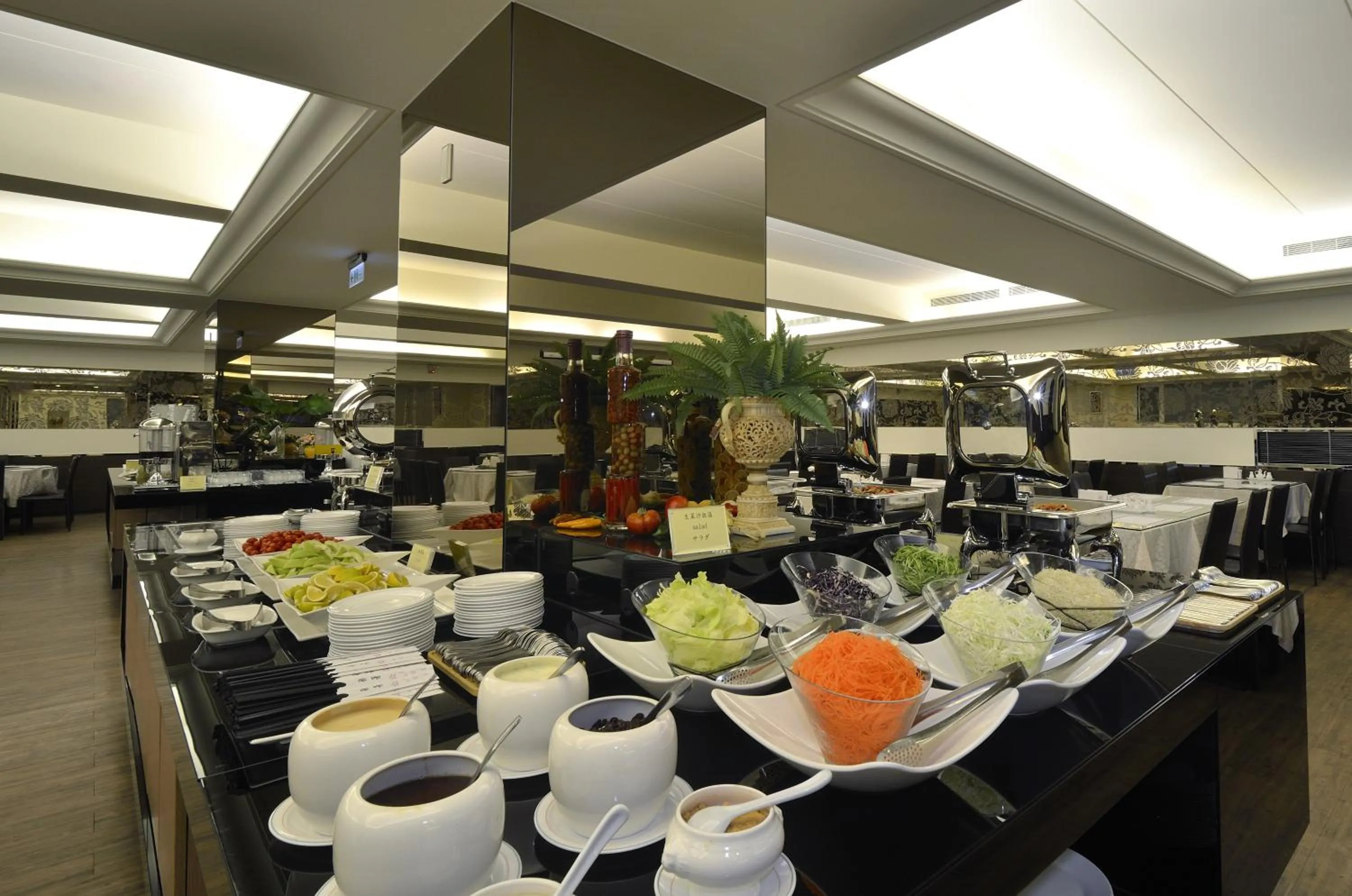 Restaurant/places to eat in Hi-YES HOTEL TAOYUAN