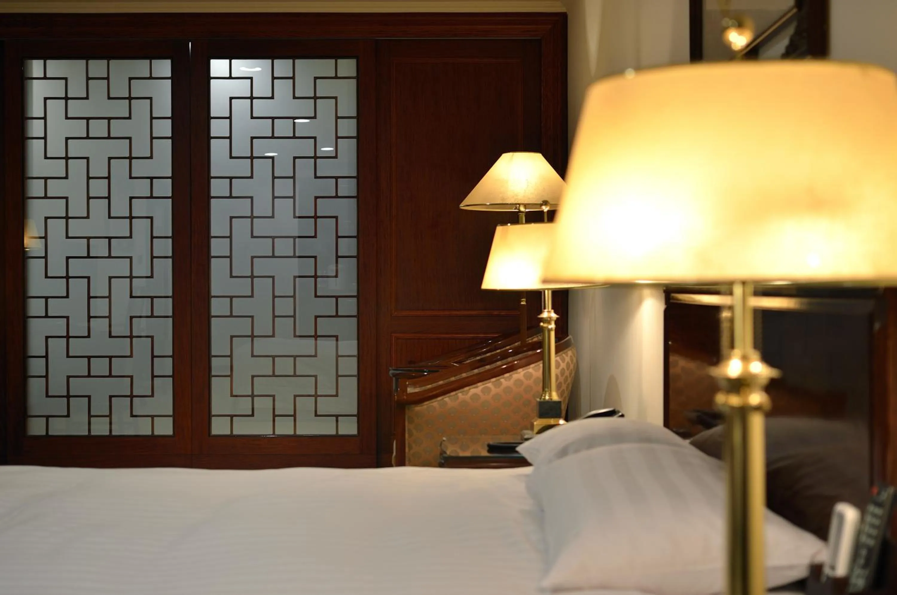 Seating area, Bed in King's Paradise Hotel