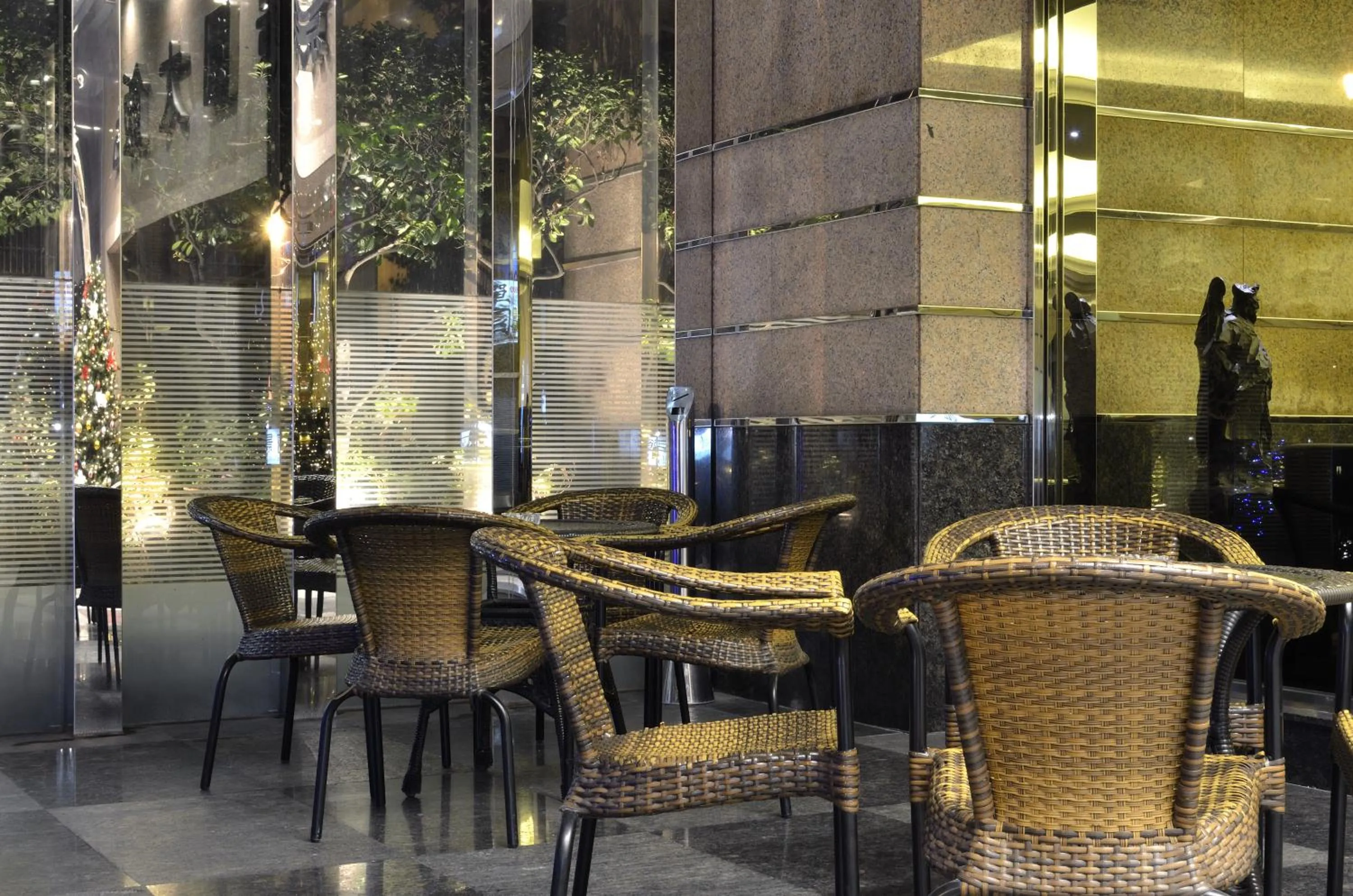 Garden in Hi-YES HOTEL TAOYUAN