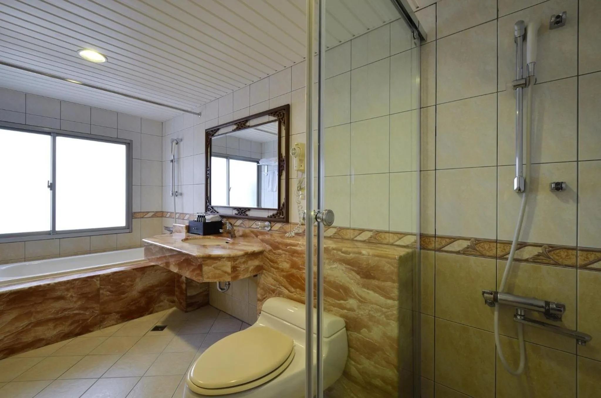 King's Paradise Hotel