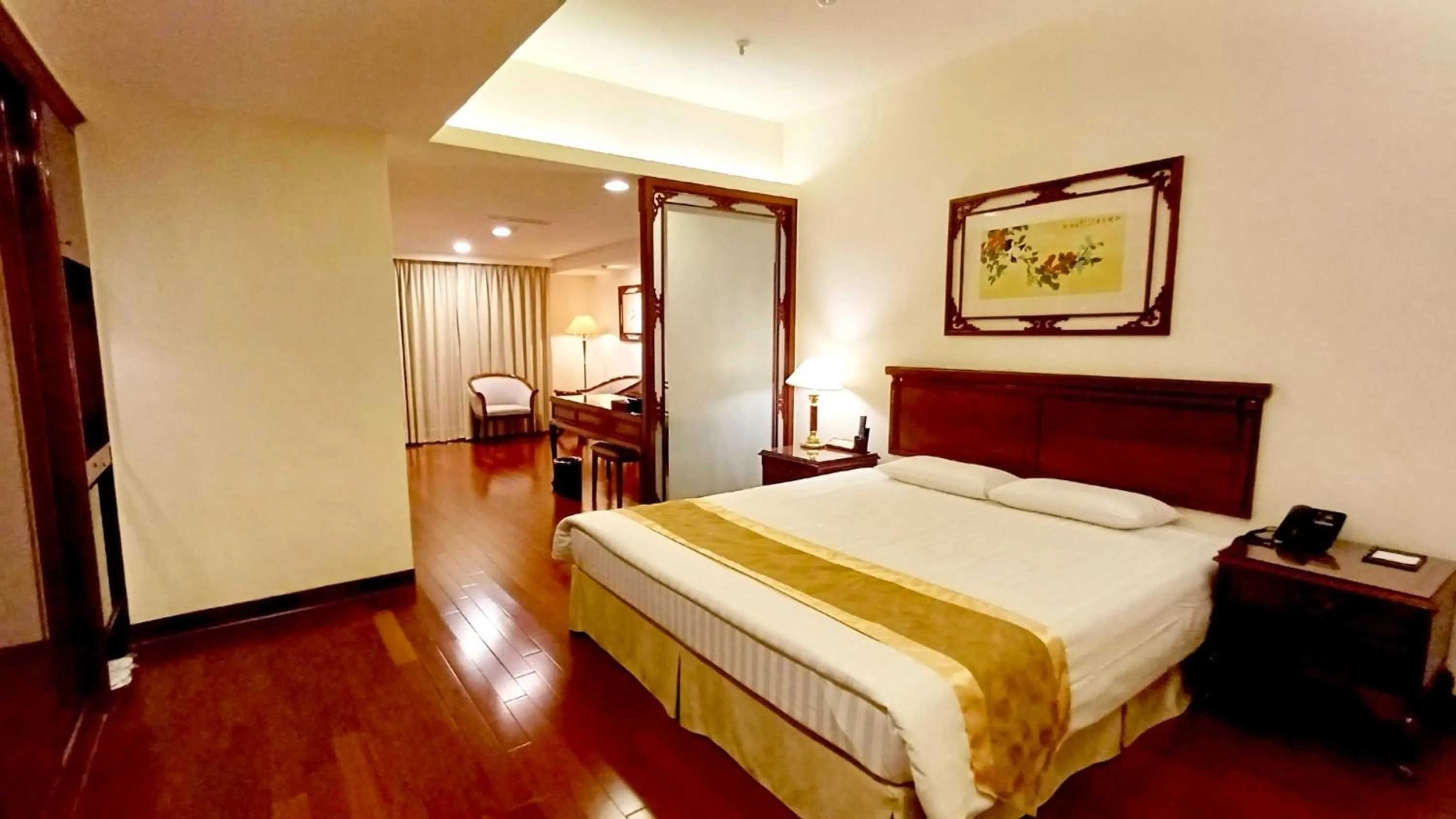 room service, Bed in Hi-YES HOTEL TAOYUAN