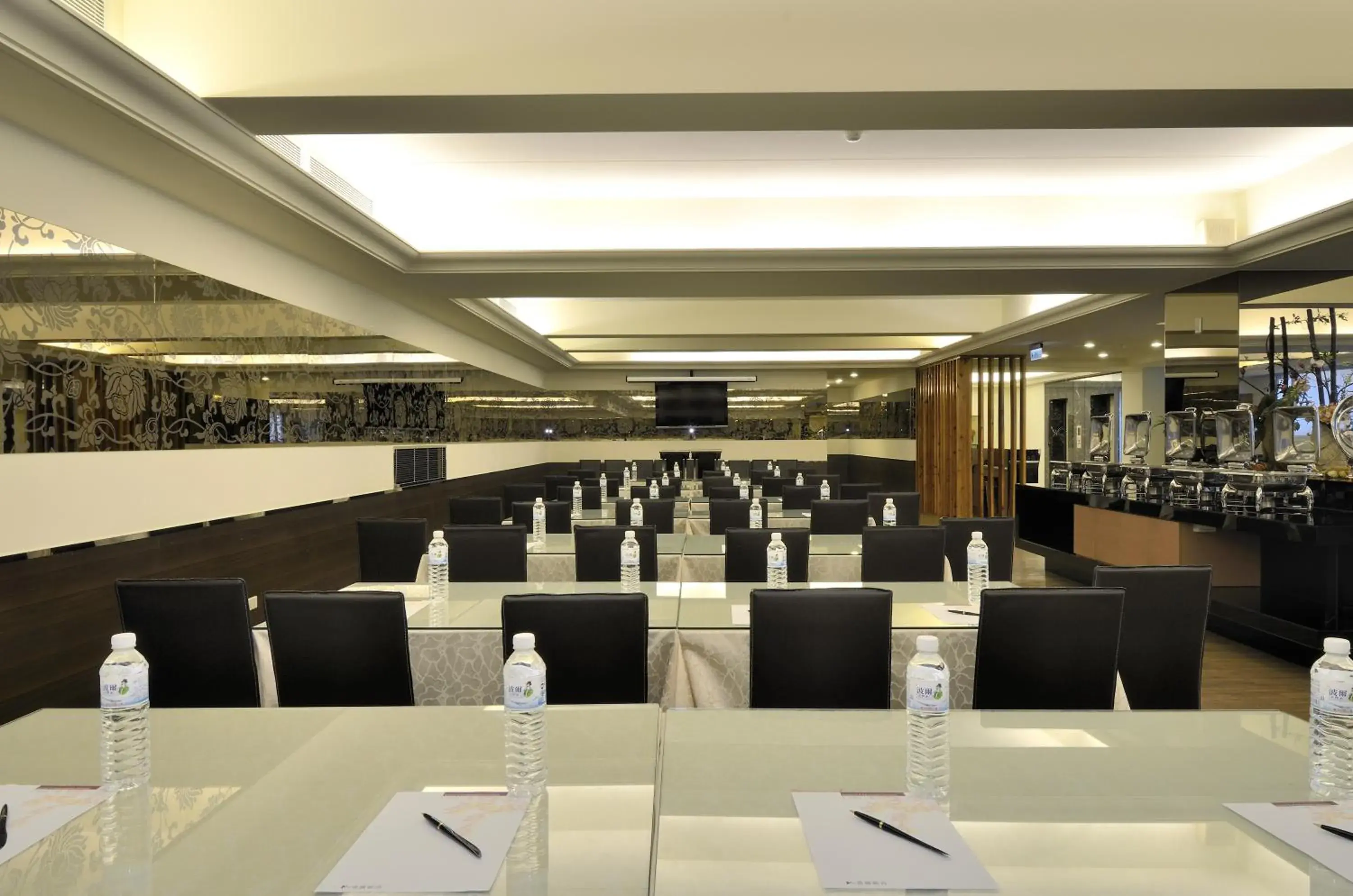 Business facilities in King's Paradise Hotel