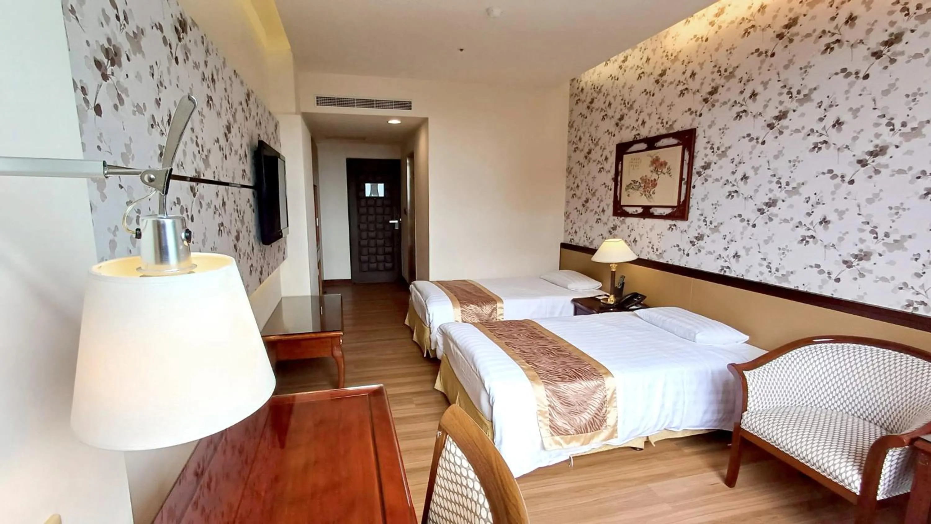 room service, Bed in Hi-YES HOTEL TAOYUAN