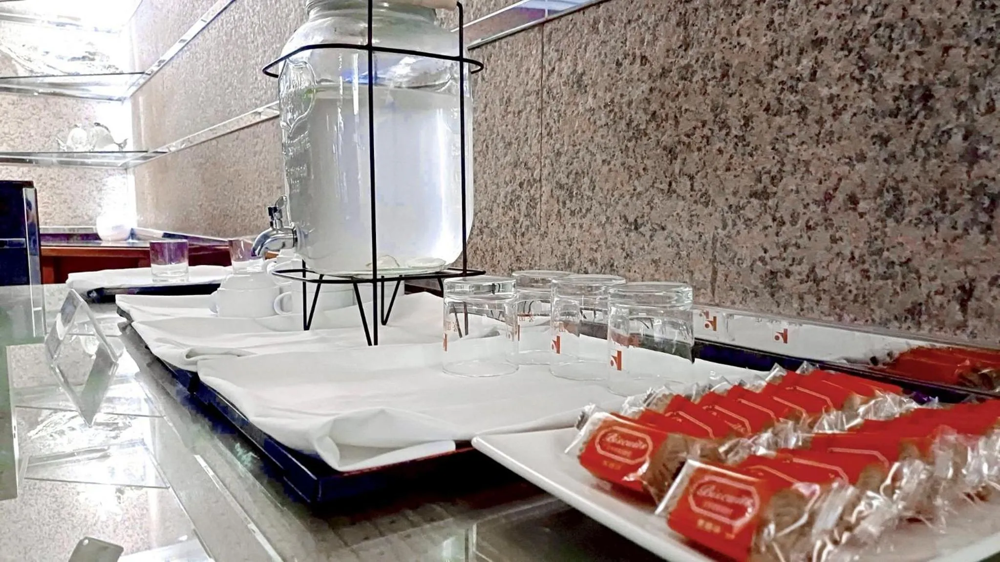 Food and drinks in Hi-YES HOTEL TAOYUAN