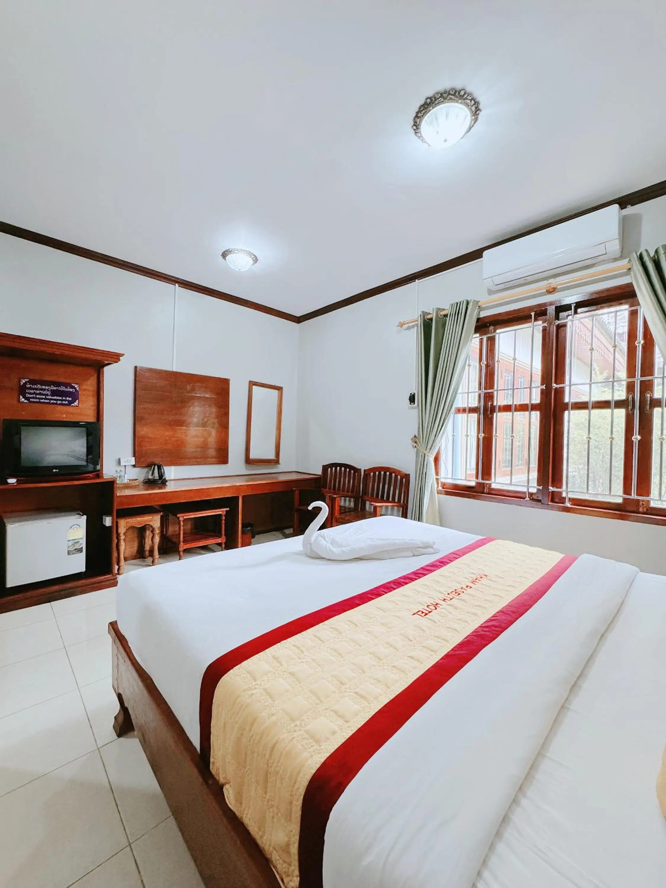 Bed in Khampaseuth Hotel