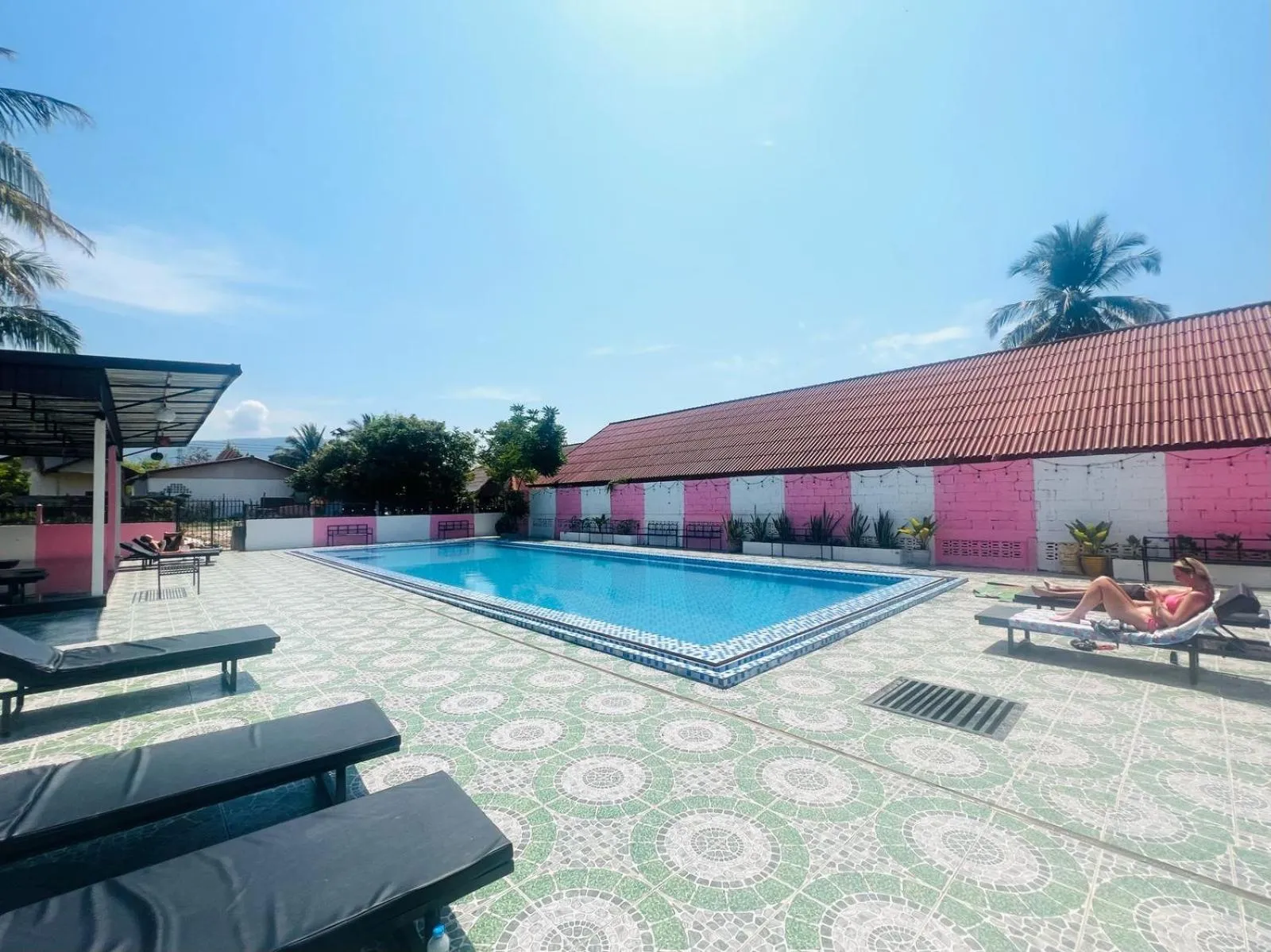 Swimming pool in Khampaseuth Hotel