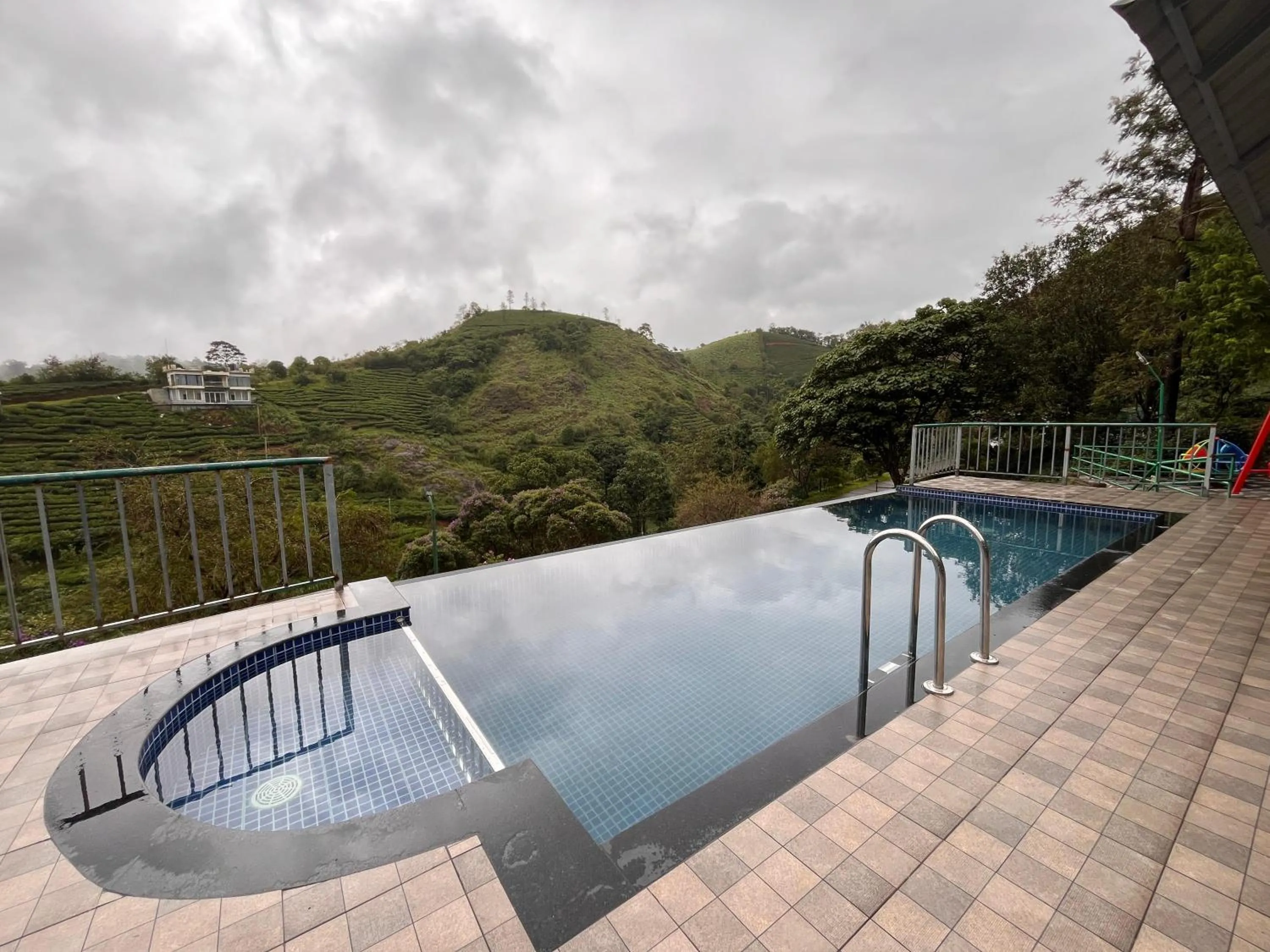 Swimming pool in Falcon Crest