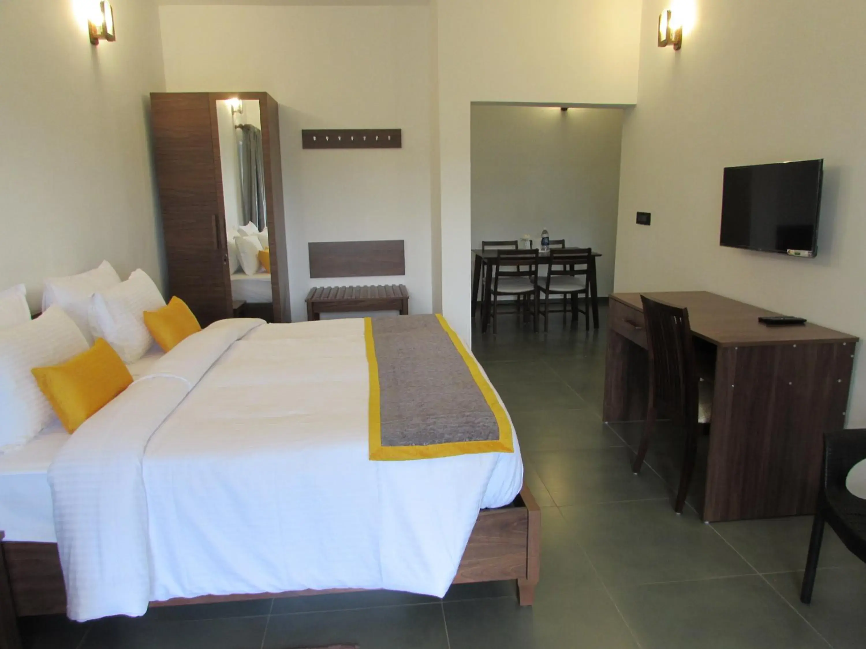 Photo of the whole room, Bed in Falcon Crest Photo of the whole room, Bed in Falcon Crest