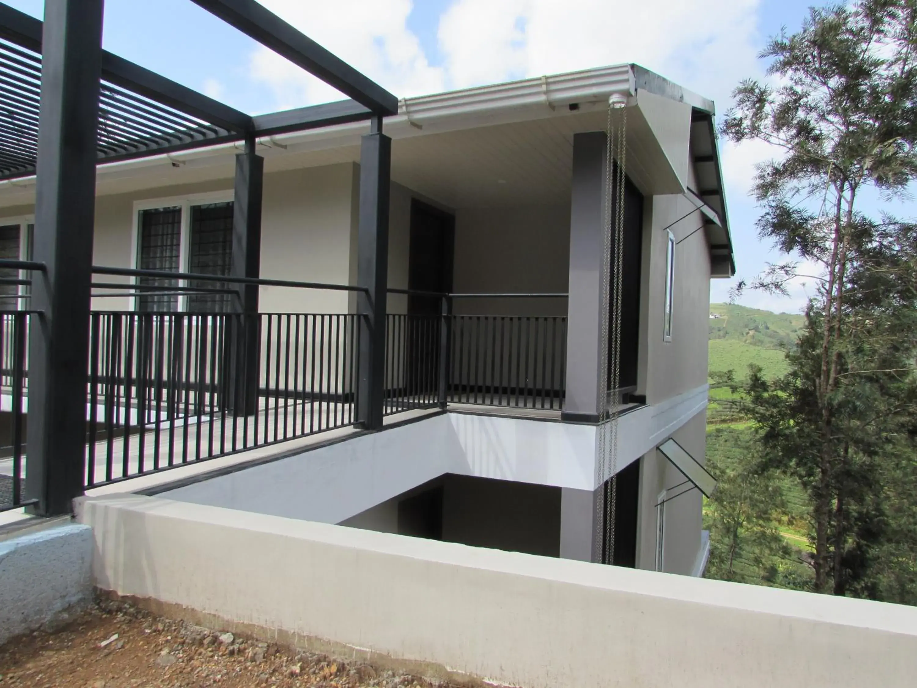 Facade/entrance in Falcon Crest Facade/entrance in Falcon Crest