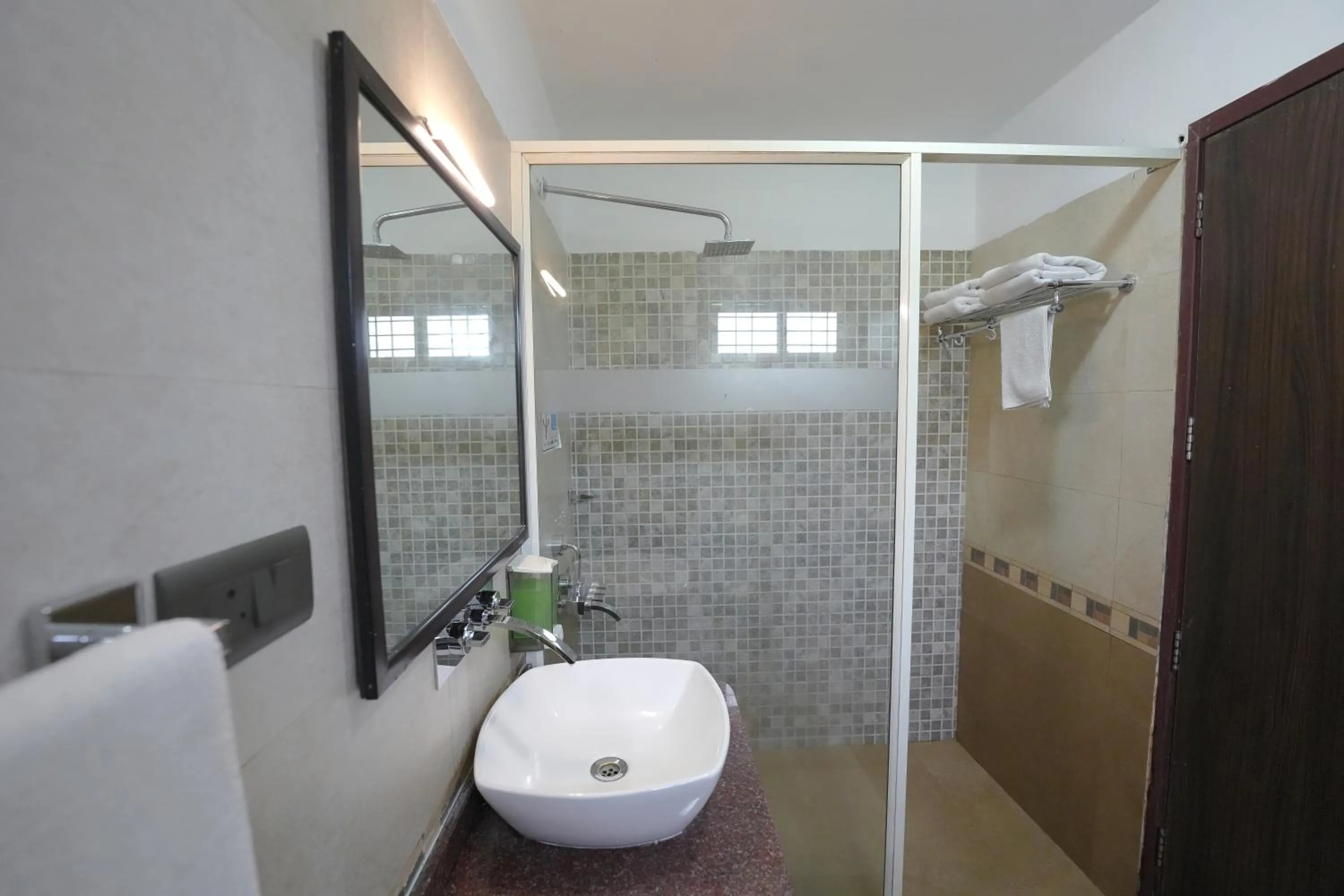 Shower in Falcon Crest