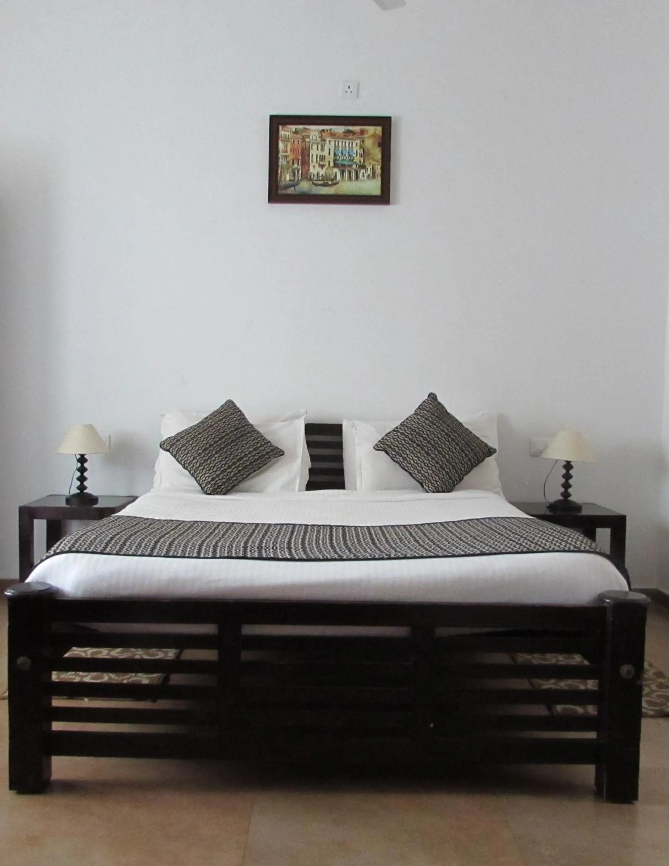 Bedroom, Bed in Falcon Crest