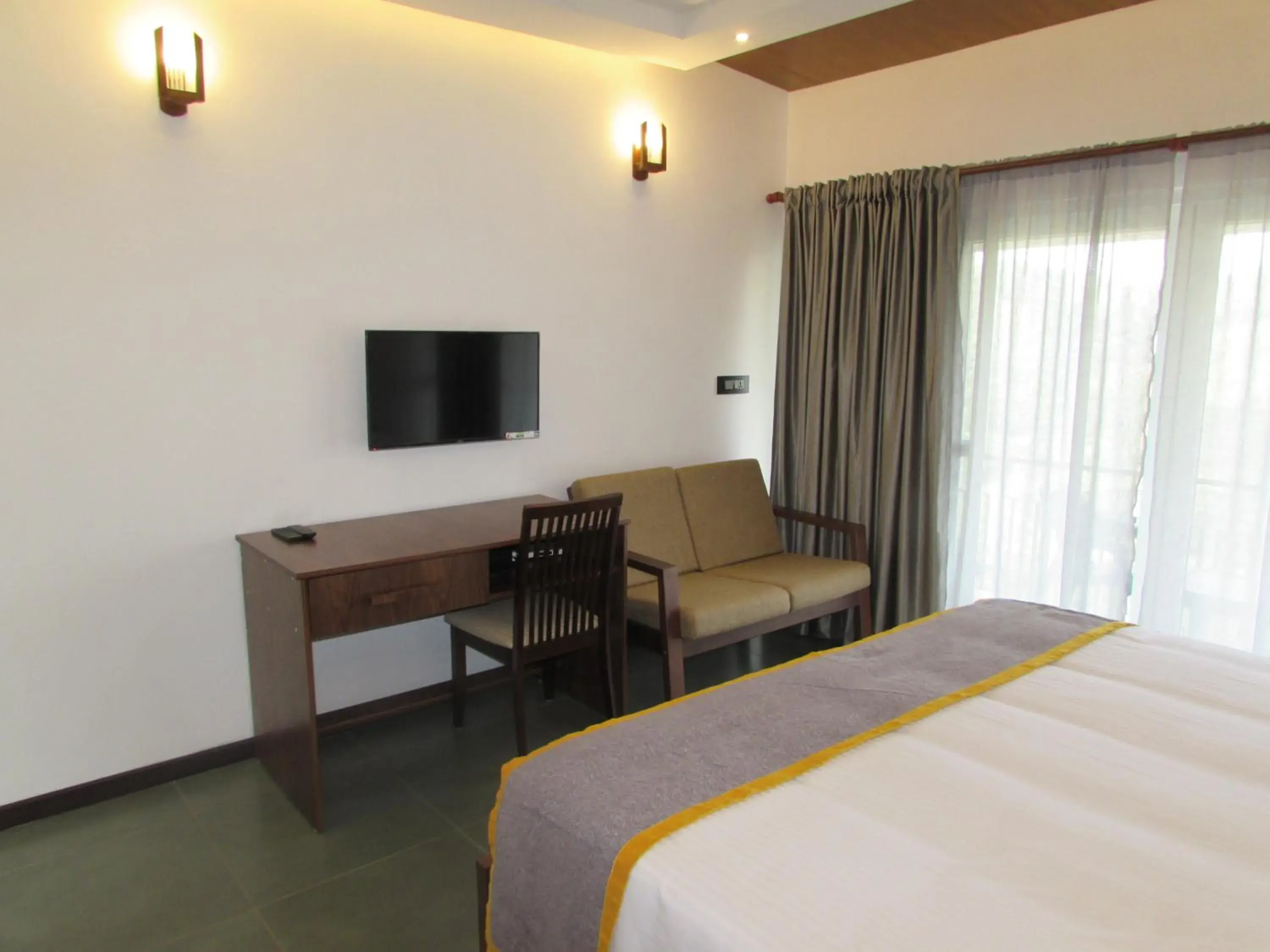 Bedroom, Bed in Falcon Crest Bedroom, Bed in Falcon Crest