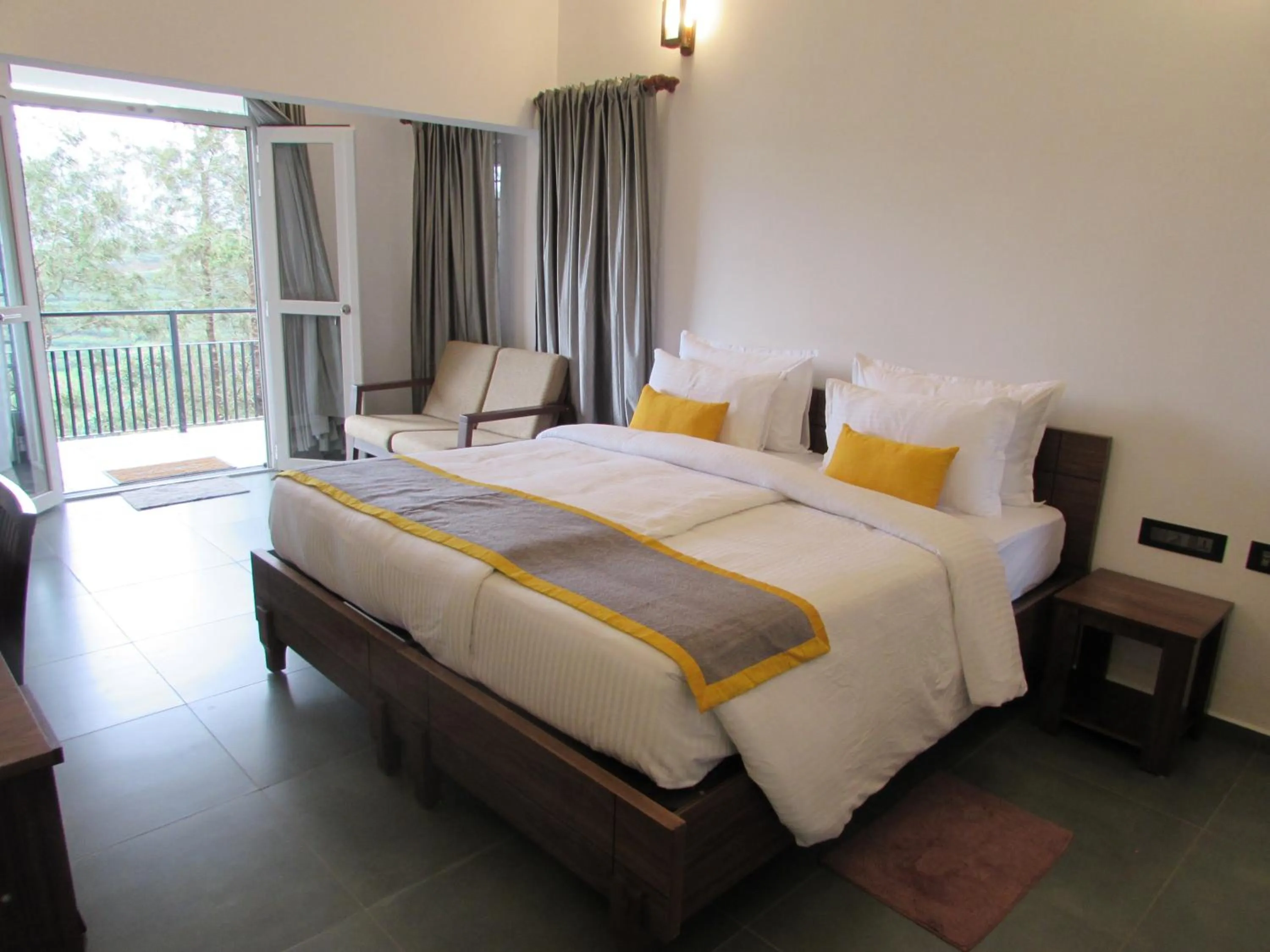 Bedroom, Bed in Falcon Crest