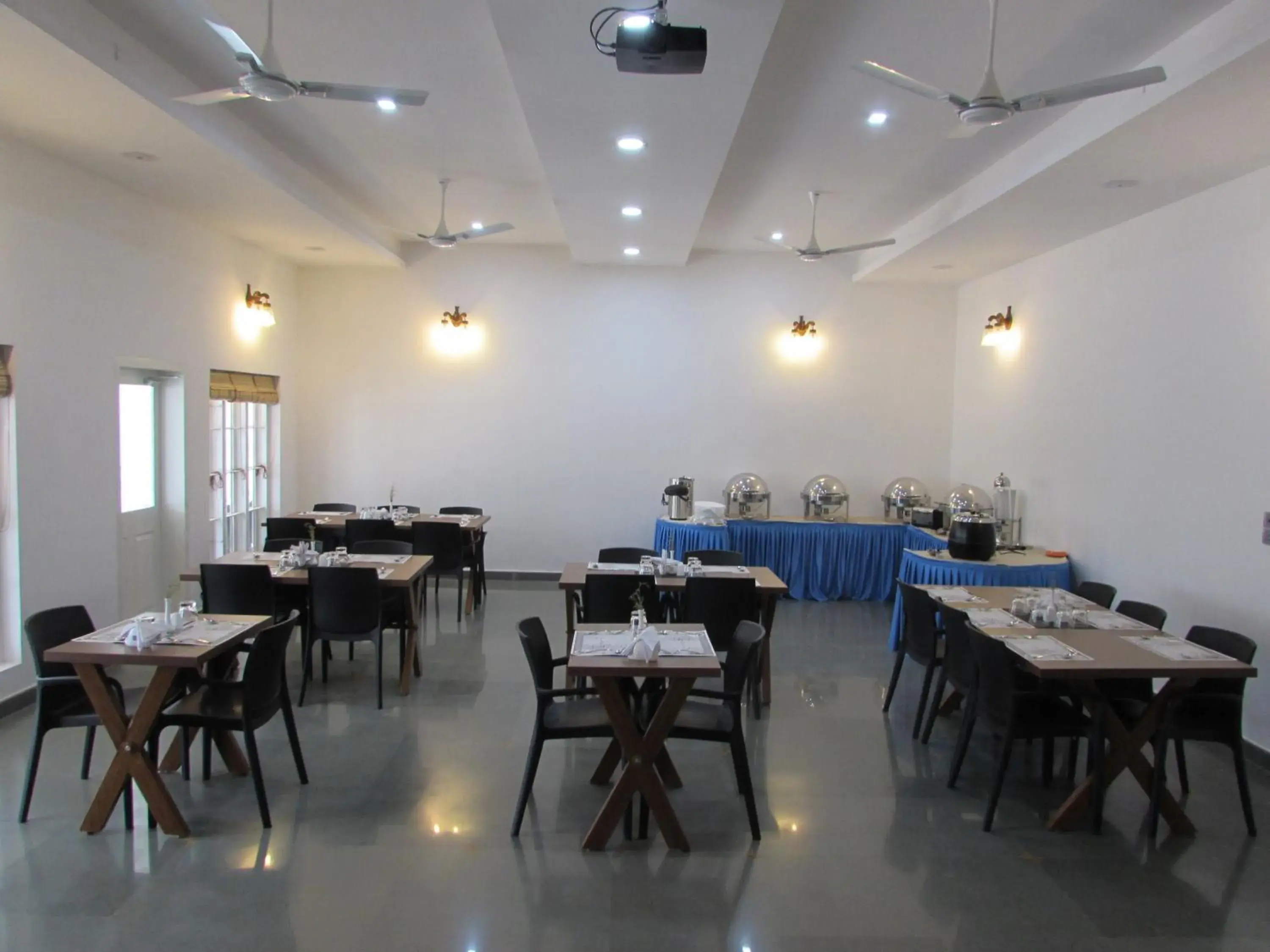 Restaurant/places to eat in Falcon Crest Restaurant/places to eat in Falcon Crest