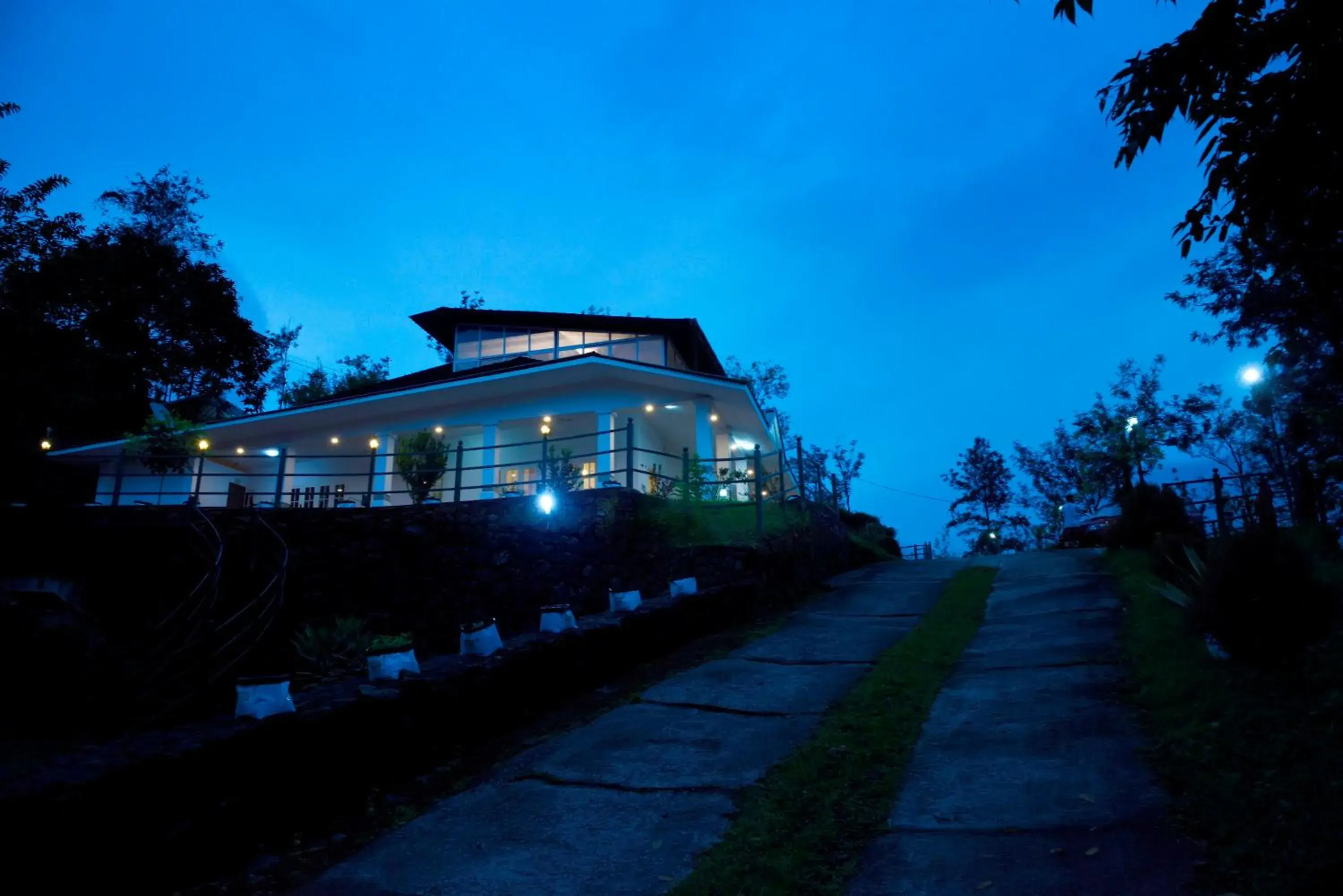 Property building in Falcon Crest Property building in Falcon Crest