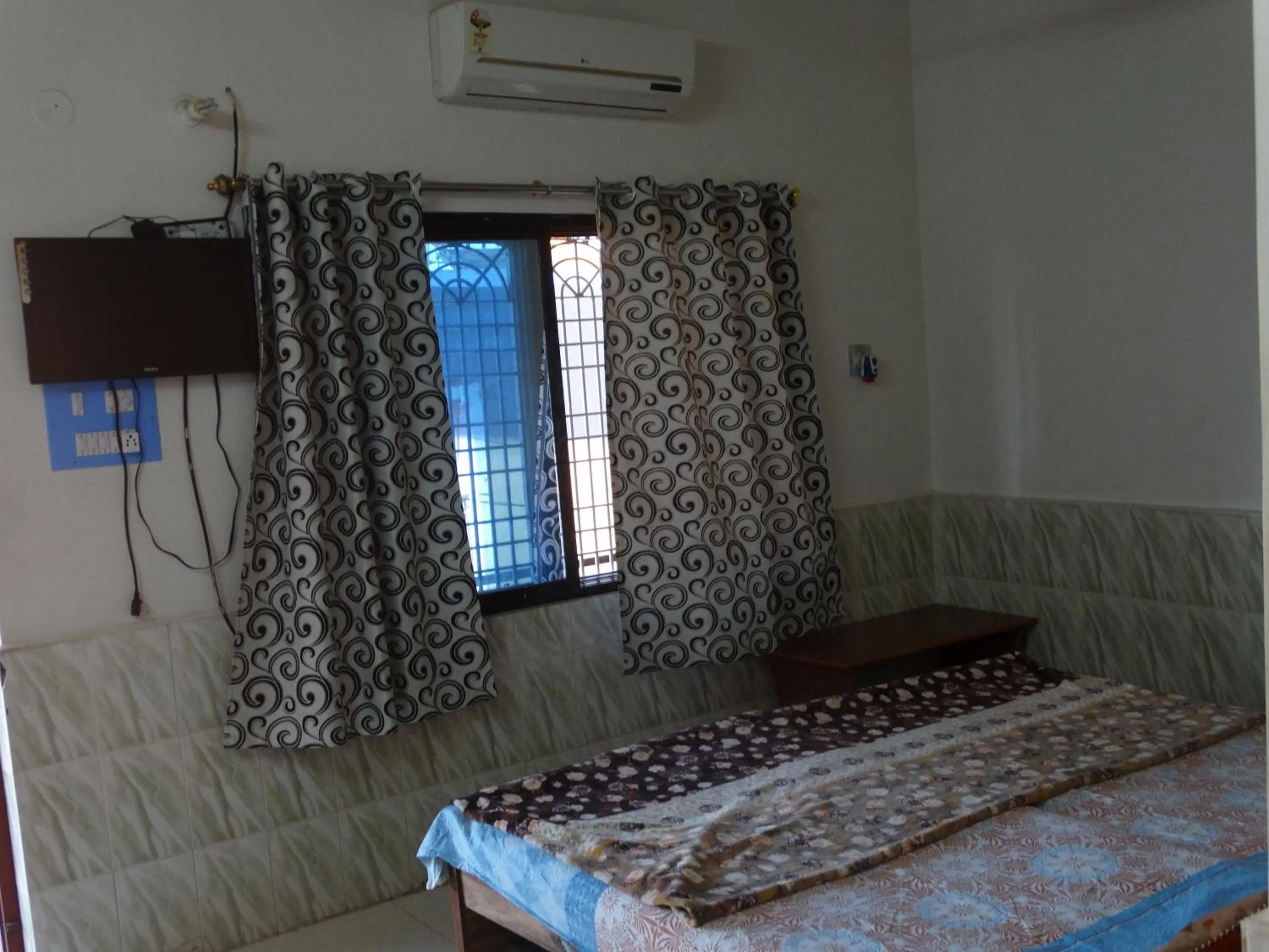 Bed in Padmaa Hampi Villa